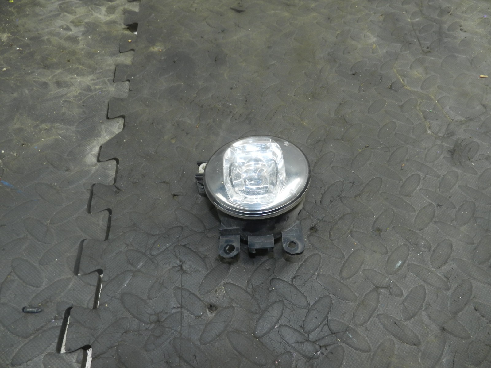 180. 2018 RENAULT KOLEOS MK2. PASSENGER SIDE FRONT FOG LIGHT - Image 2