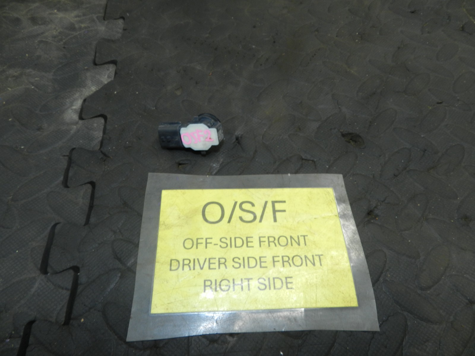 180. 2018 RENAULT KOLEOS MK2. DRIVER SIDE FRONT PARKING SENSOR MIDDLE