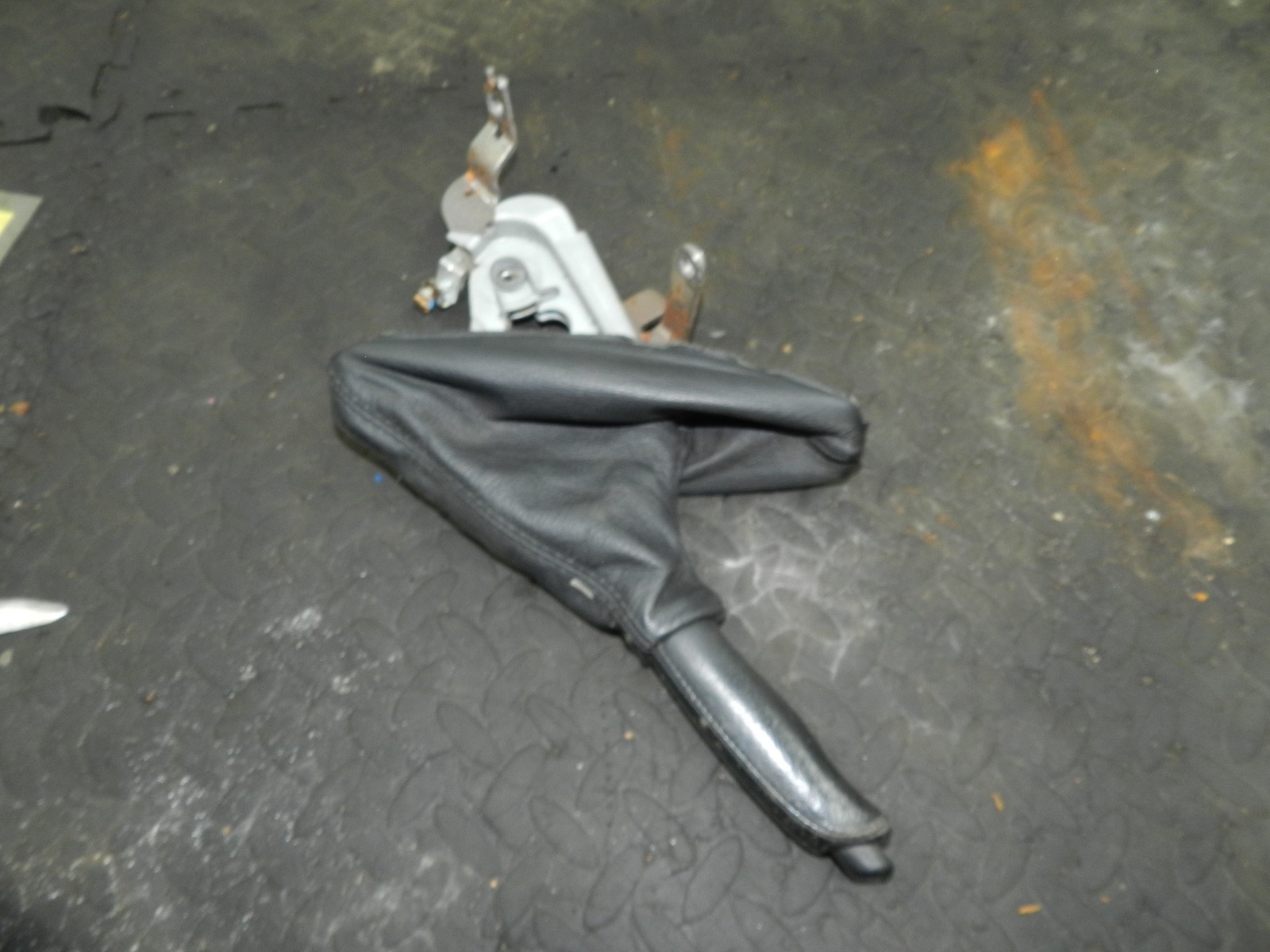 176. 2001 BMW 330D E46. HAND BRAKE LEVER