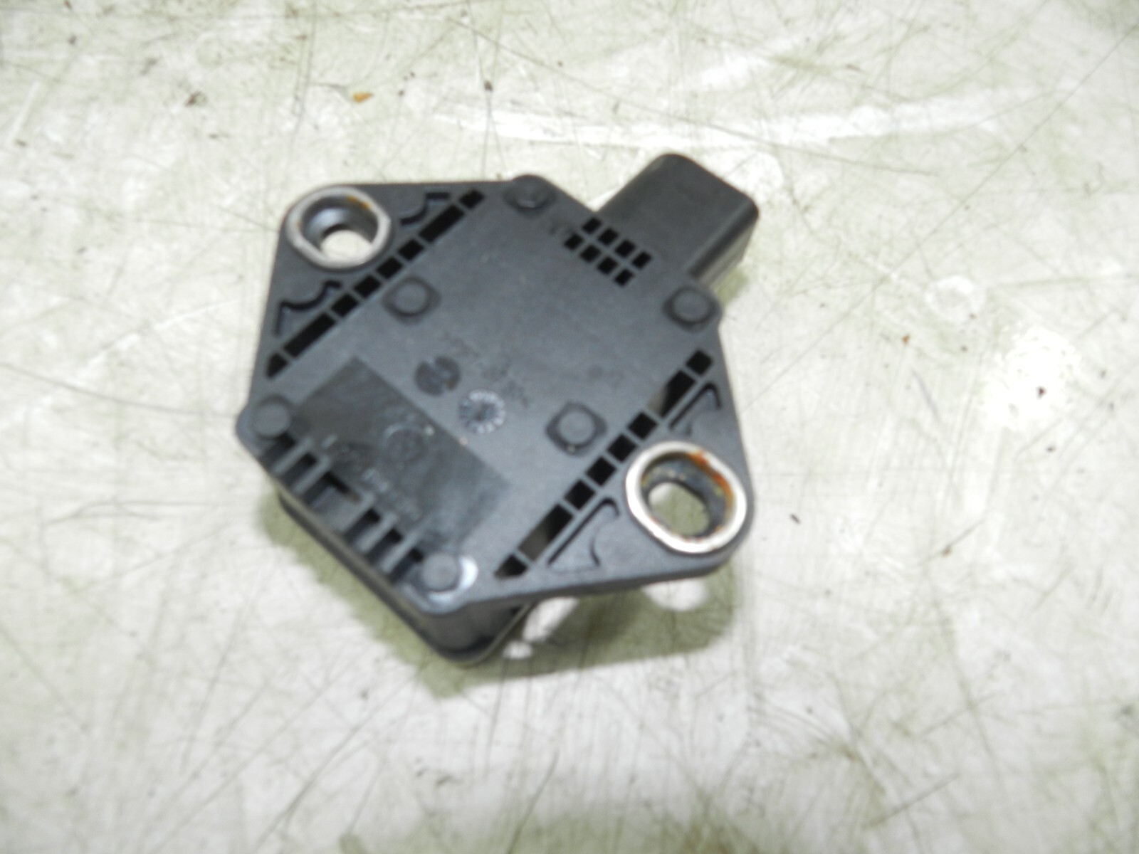 (121) 2007 AUDI A4 SALOON B7. 8EO907637B YAW RATE SENSOR - Image 2