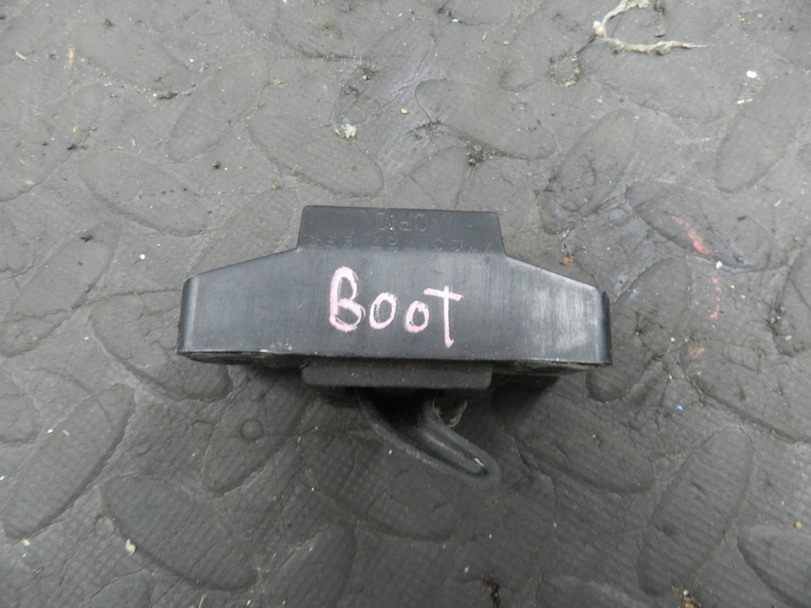 181. RENAULT 5 R5 NOT RS TURBO. BOOT LID TAIL GATE LOCK LATCH CATCH