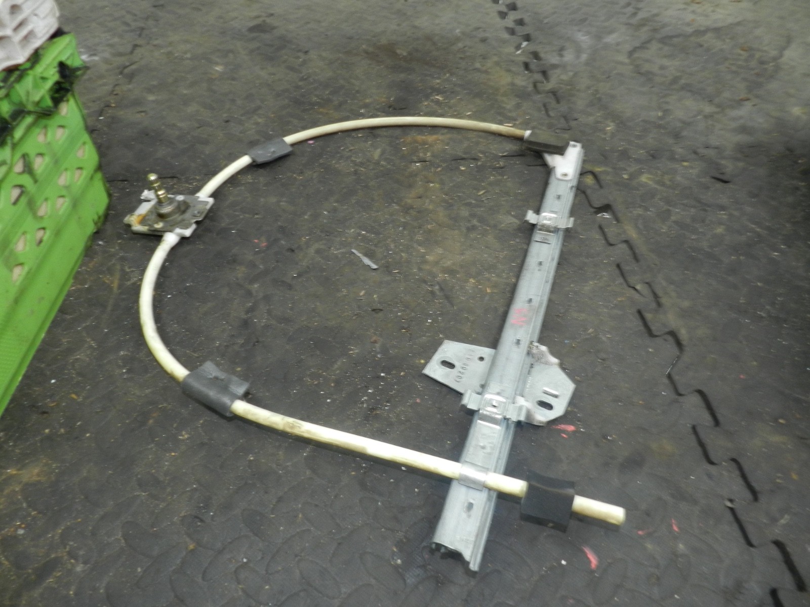 181. RENAULT 5 R5 NOT RS TURBO. PASSENGER SIDE FRONT DOOR REGULATOR