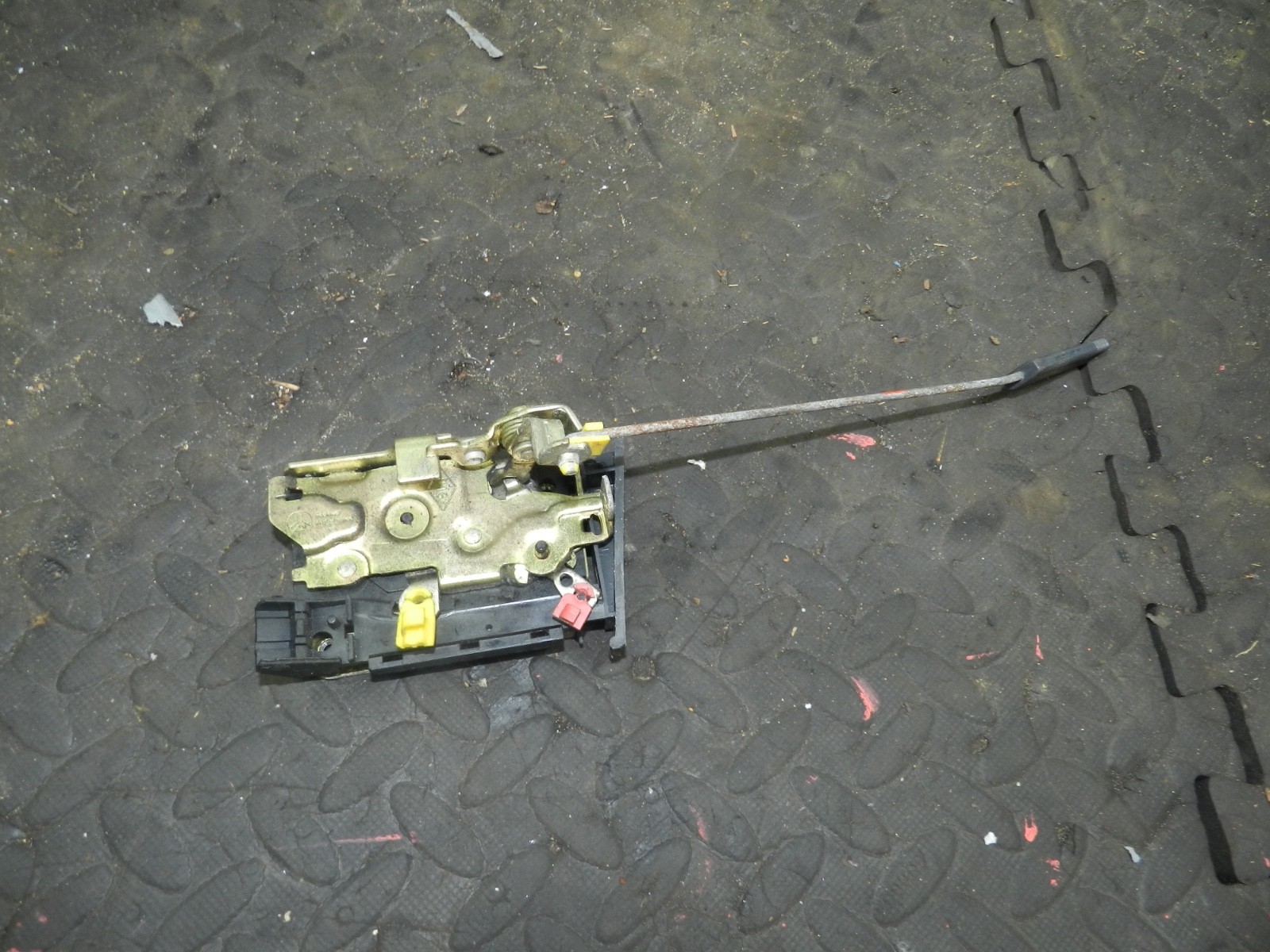 181. RENAULT 5 R5 NOT RS TURBO. PASSENGER SIDE FRONT DOOR LOCK MECHANISM