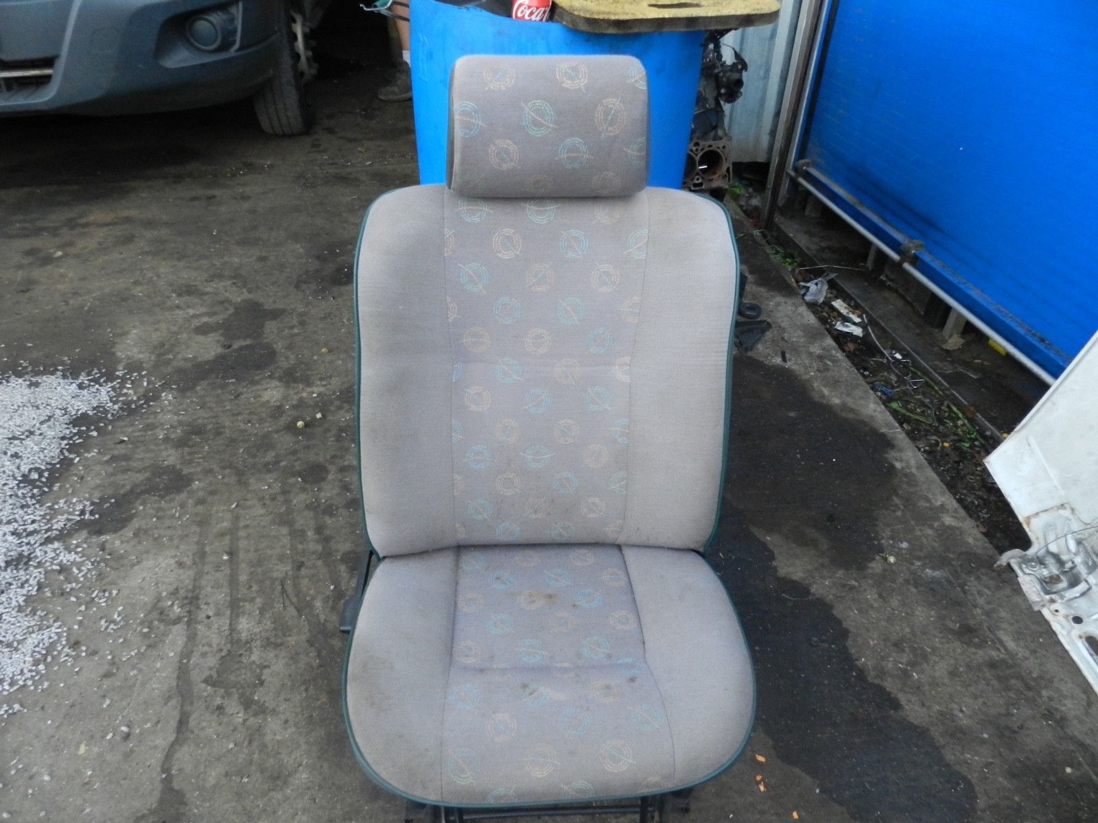 181. RENAULT 5 R5 NOT RS TURBO. PASSENGER SIDE FABRIC SEAT POOR CONDITION