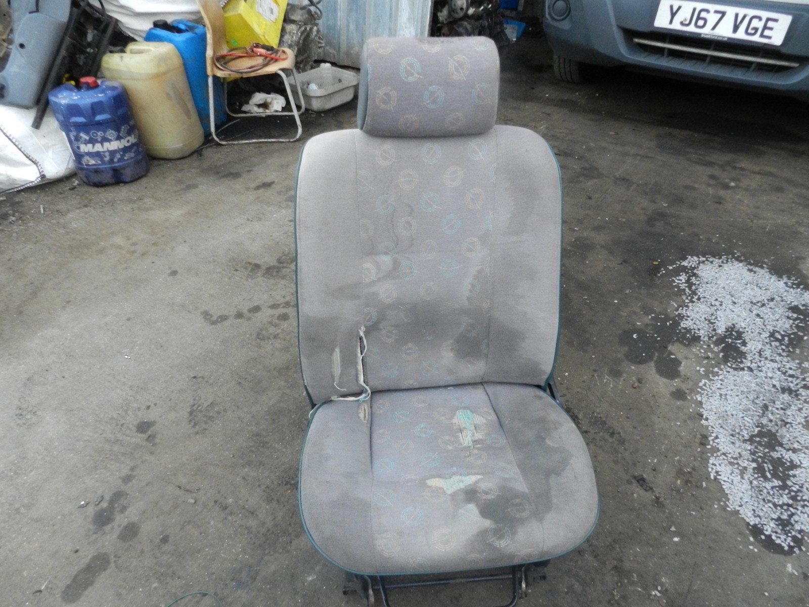181. RENAULT 5 R5 NOT RS TURBO. DRIVER SIDE FABRIC SEAT POOR CONDITION