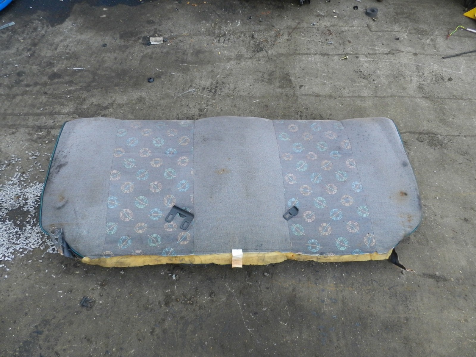 181. RENAULT 5 R5 NOT RS TURBO. REAR SEAT BACK REST SEAT POOR CONDITION - Image 2