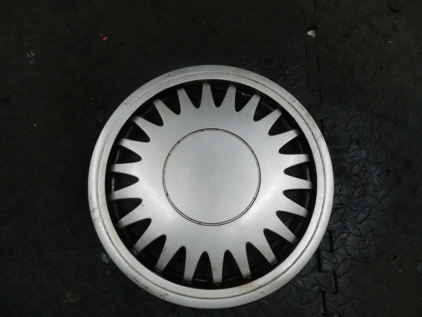 181. RENAULT 5 R5 NOT RS TURBO. SOLEIL WHEEL HUB CAP COVER 7700791347