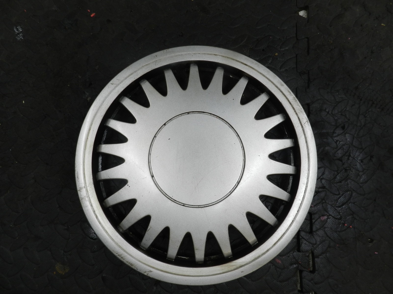 181. RENAULT 5 R5 NOT RS TURBO. SOLEIL WHEEL HUB CAP COVER 7700791347 - Image 2