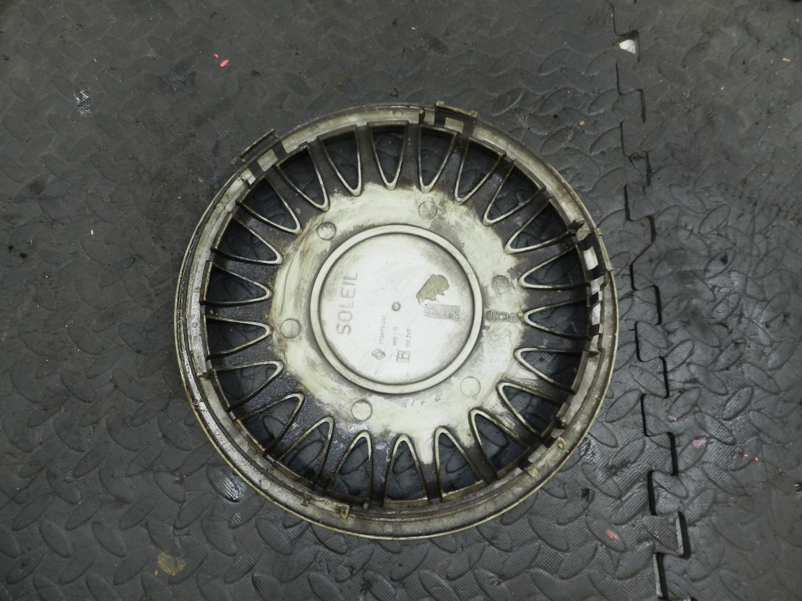 181. RENAULT 5 R5 NOT RS TURBO. SOLEIL WHEEL HUB CAP COVER 7700791347 - Image 3