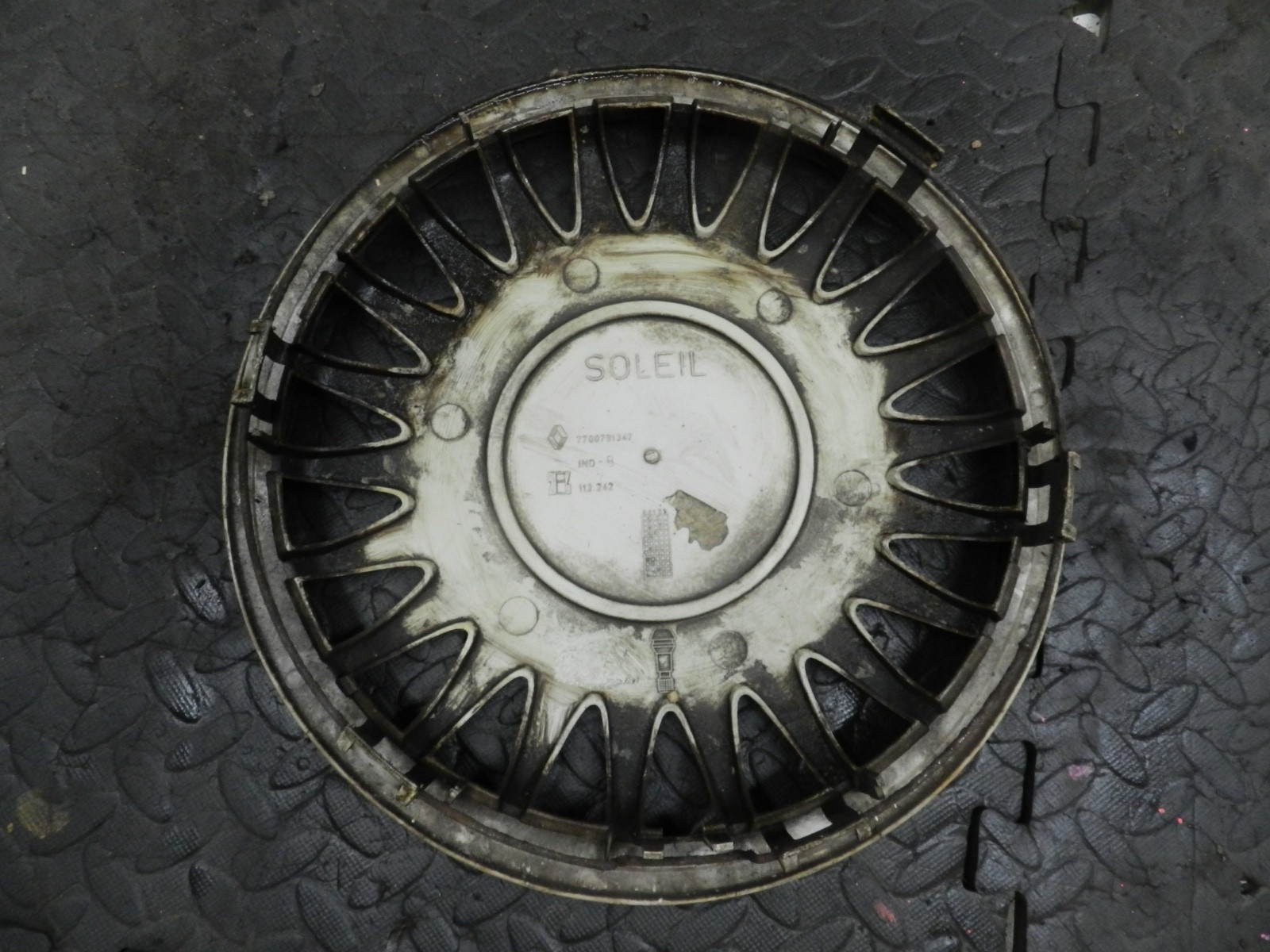 181. RENAULT 5 R5 NOT RS TURBO. SOLEIL WHEEL HUB CAP COVER 7700791347 - Image 4