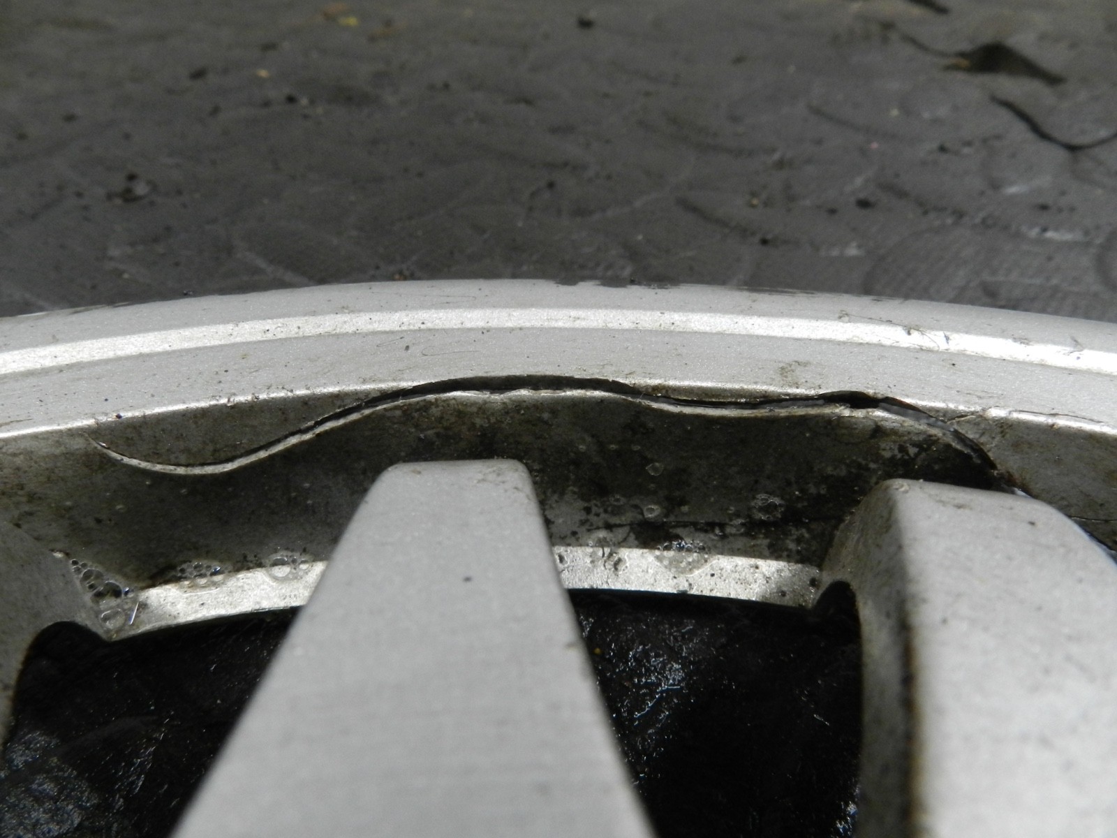 181. RENAULT 5 R5 NOT RS TURBO. SOLEIL WHEEL HUB CAP COVER 7700791347 CRACKED - Image 3