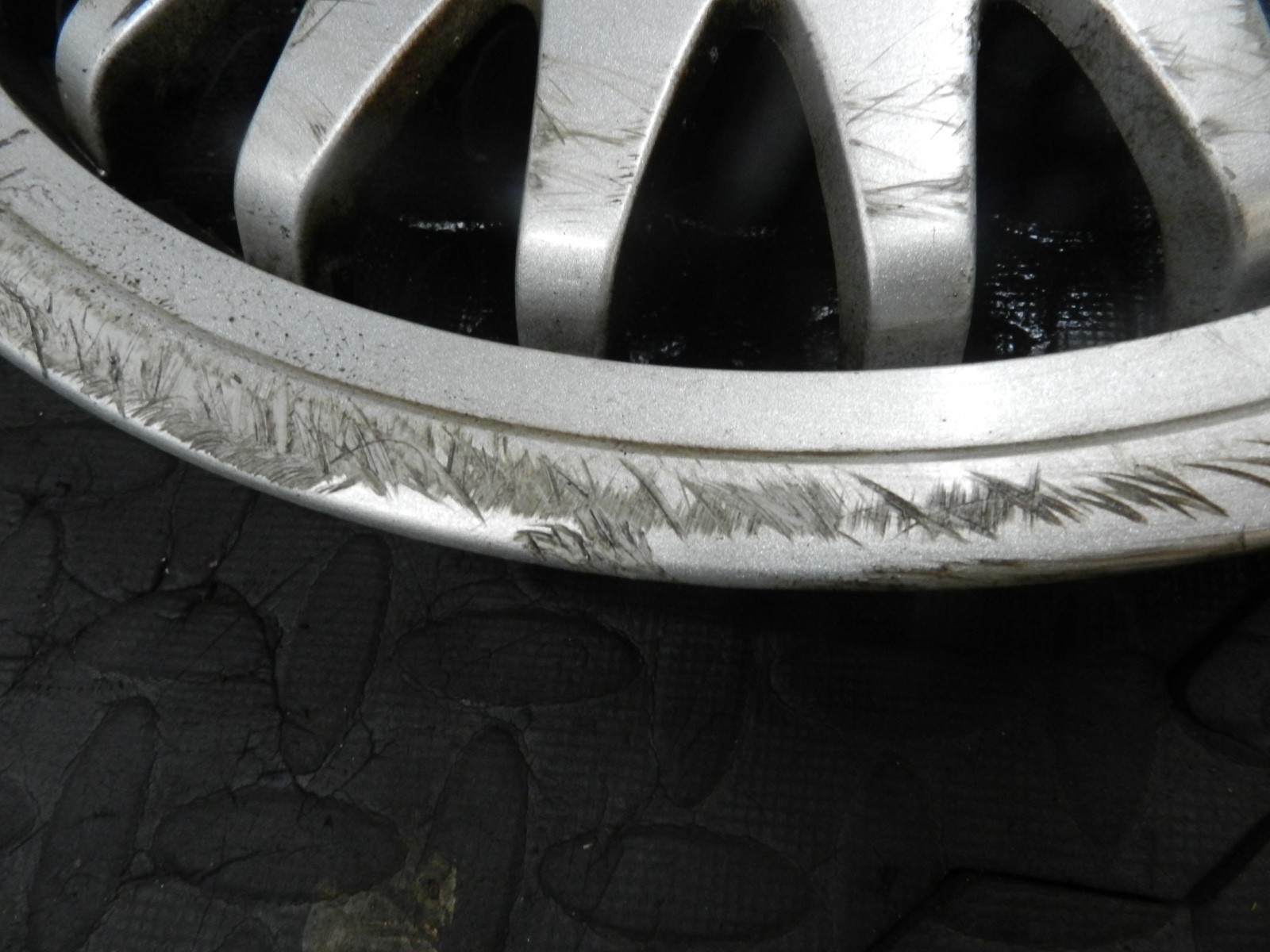 181. RENAULT 5 R5 NOT RS TURBO. SOLEIL WHEEL HUB CAP COVER 7700791347 SCUFFED - Image 4