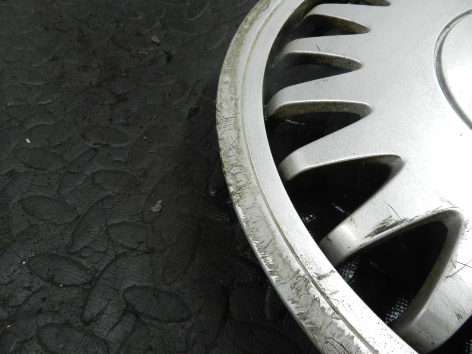181. RENAULT 5 R5 NOT RS TURBO. SOLEIL WHEEL HUB CAP COVER 7700791347 SCUFFED - Image 5