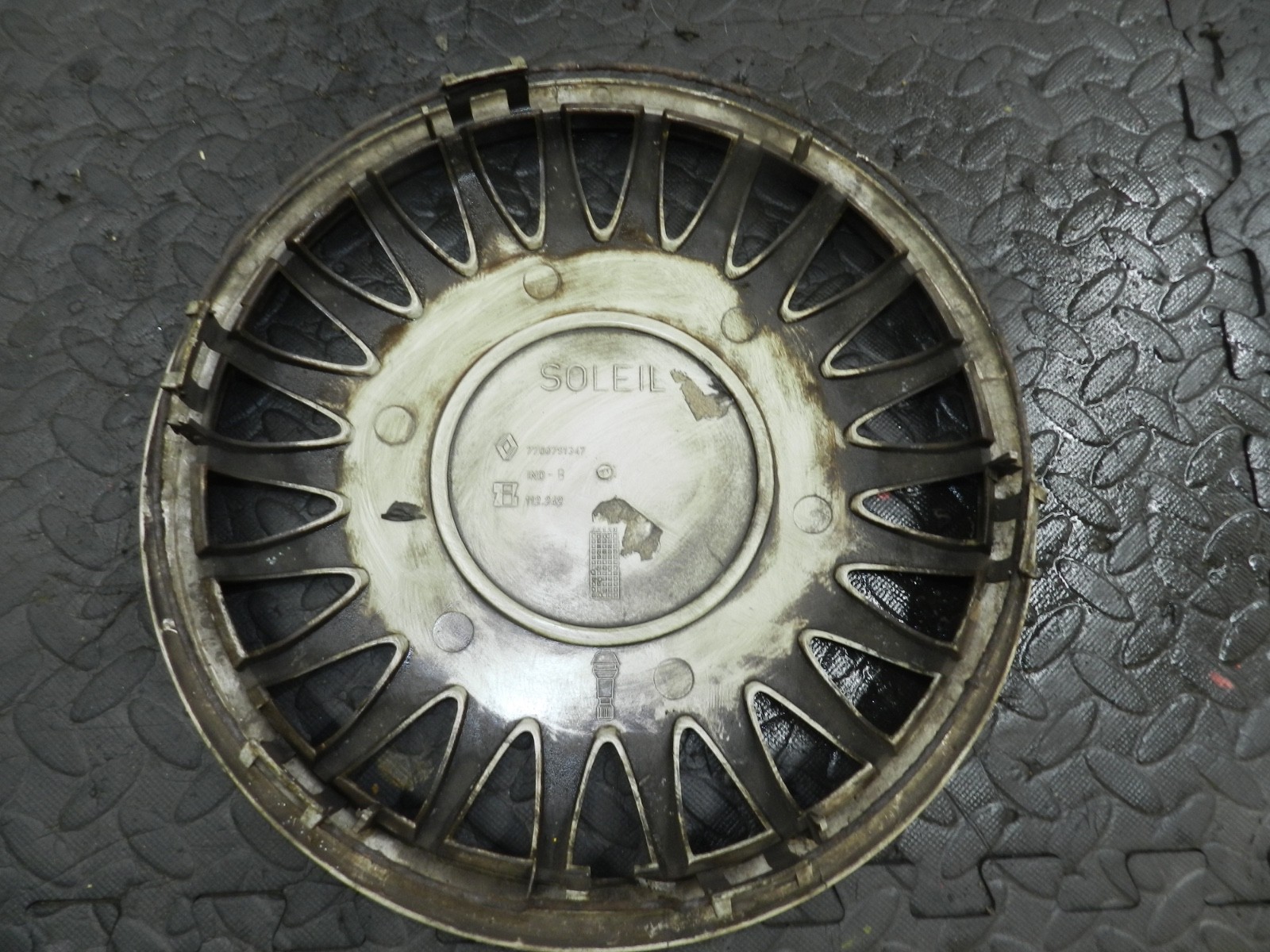181. RENAULT 5 R5 NOT RS TURBO. SOLEIL WHEEL HUB CAP COVER 7700791347 SCUFFED - Image 10
