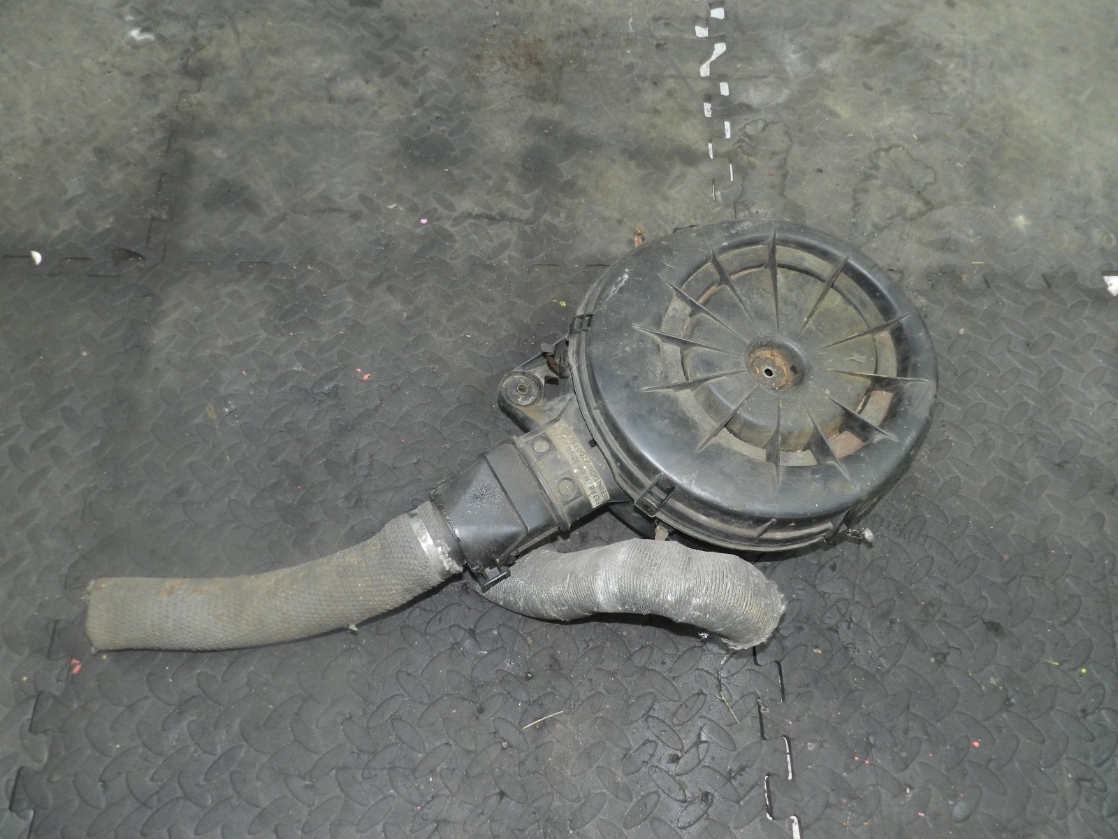 181. RENAULT 5 R5 NOT RS TURBO. AIR FILTER HOUSING BOX AND PIPES - Image 2