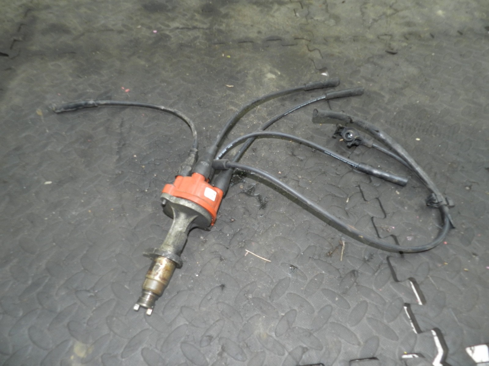 181. RENAULT 5 R5 NOT RS TURBO. DISTRIBUTER WITH CAP AND HT LEADS