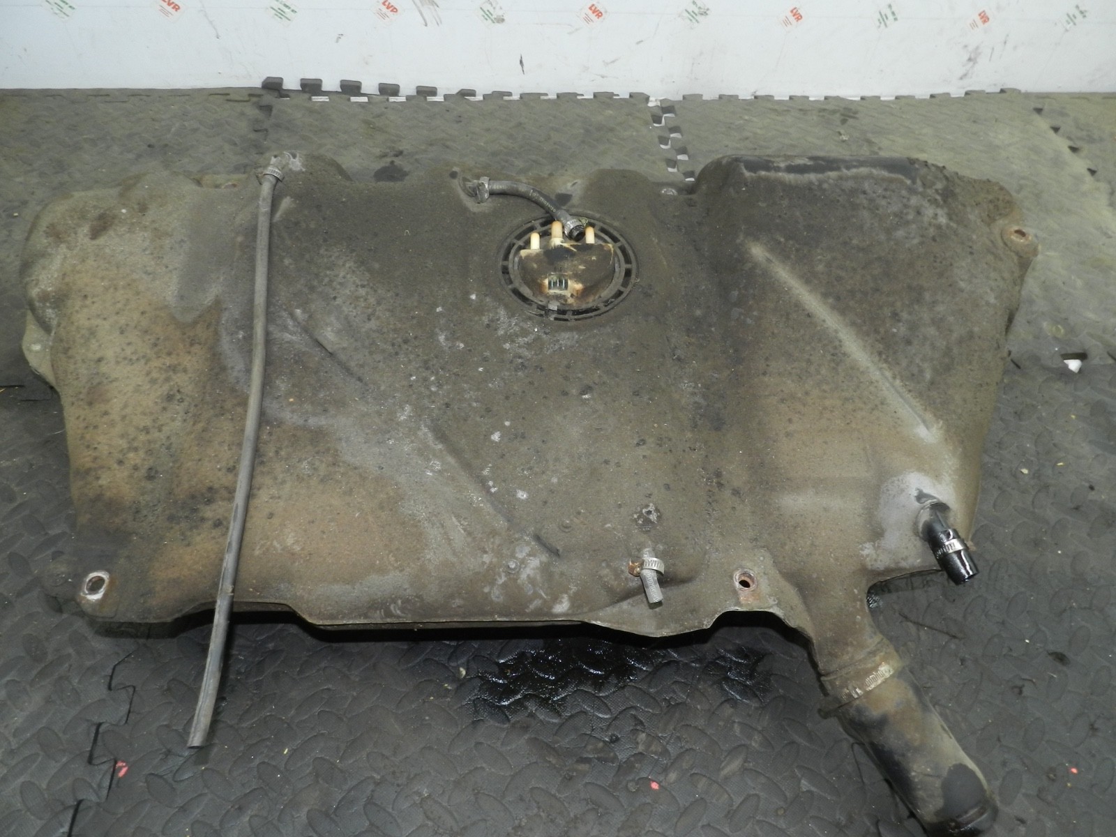 181. RENAULT 5 R5 NOT RS TURBO. PETROL FUEL TANK WITH PUMP 7700759862 - Image 4