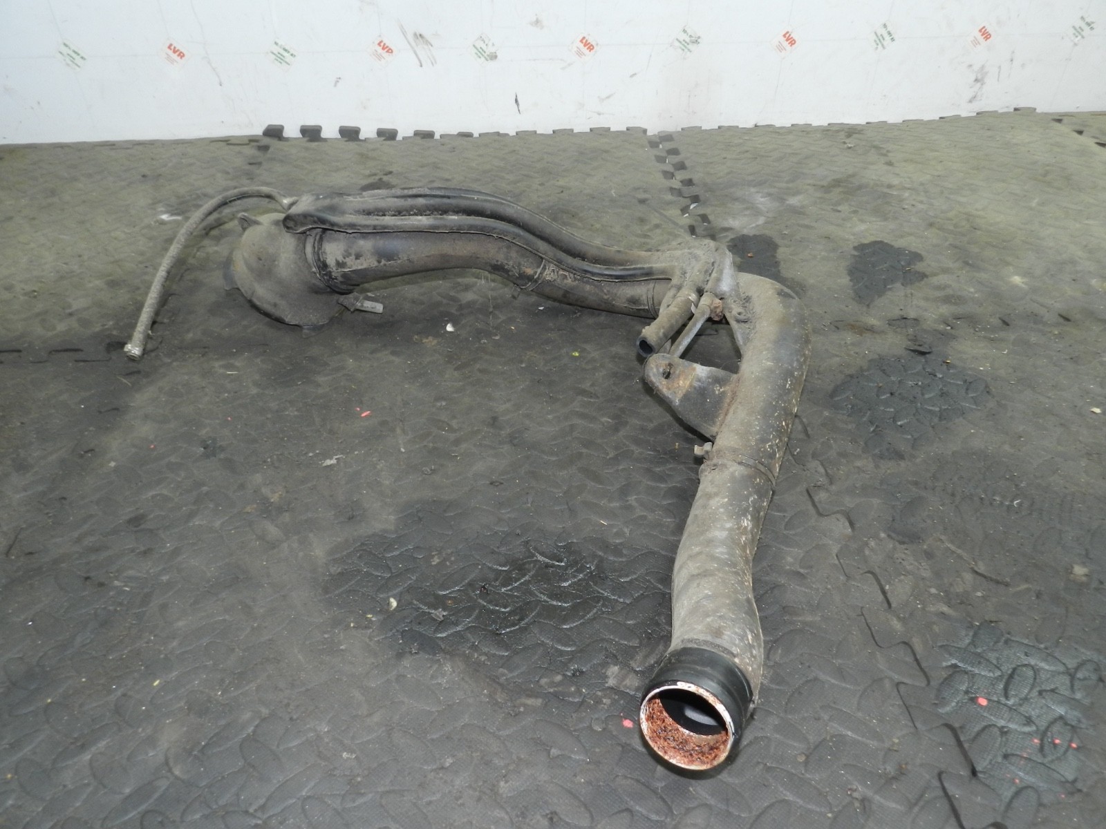 181. RENAULT 5 R5 NOT RS TURBO. PETROL FUEL FILL UP PIPE NO CAP INCLUDED - Image 3