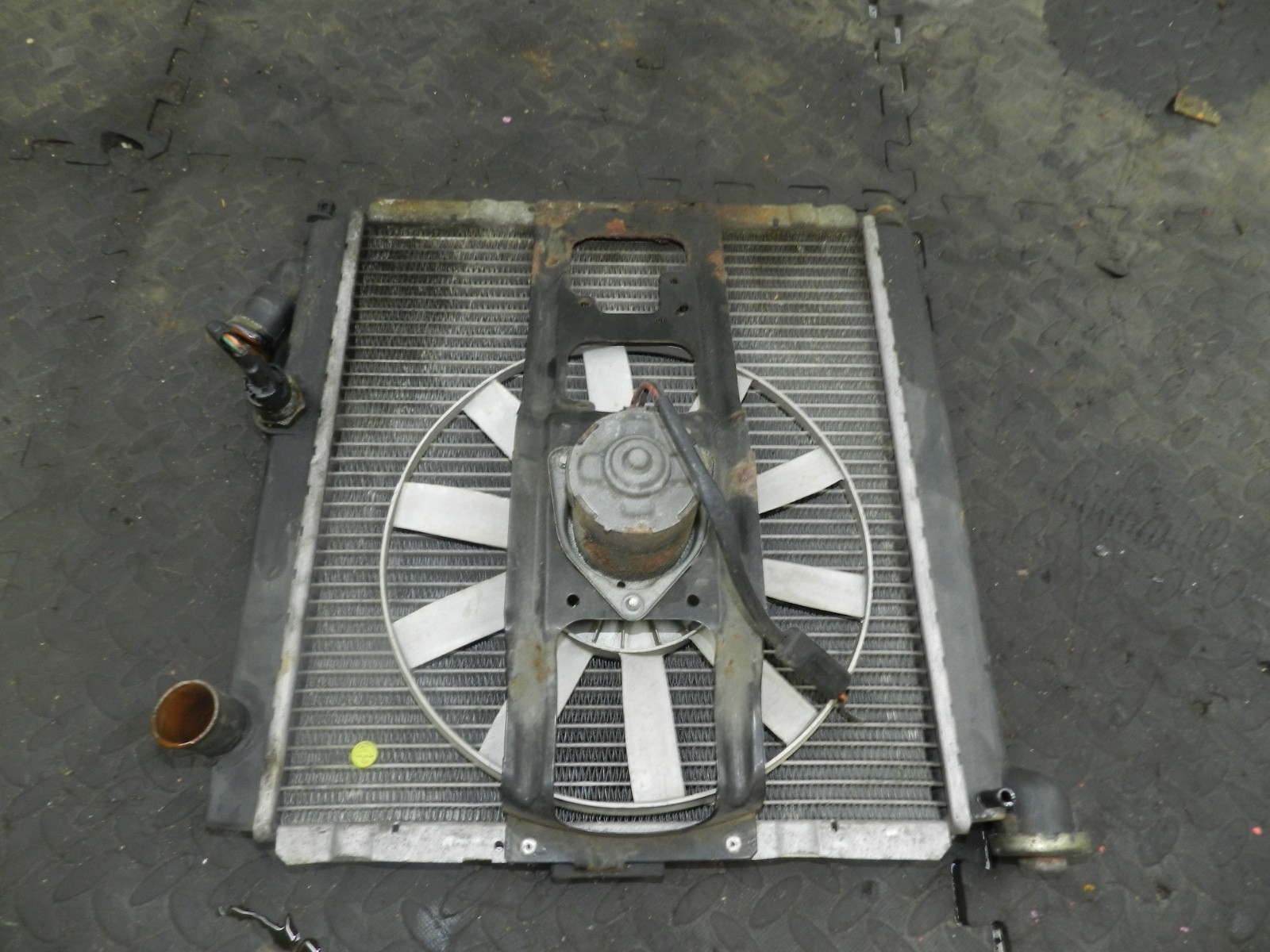 181. RENAULT 5 R5 NOT RS TURBO. COOLANT RADIATOR AND COOLING FAN