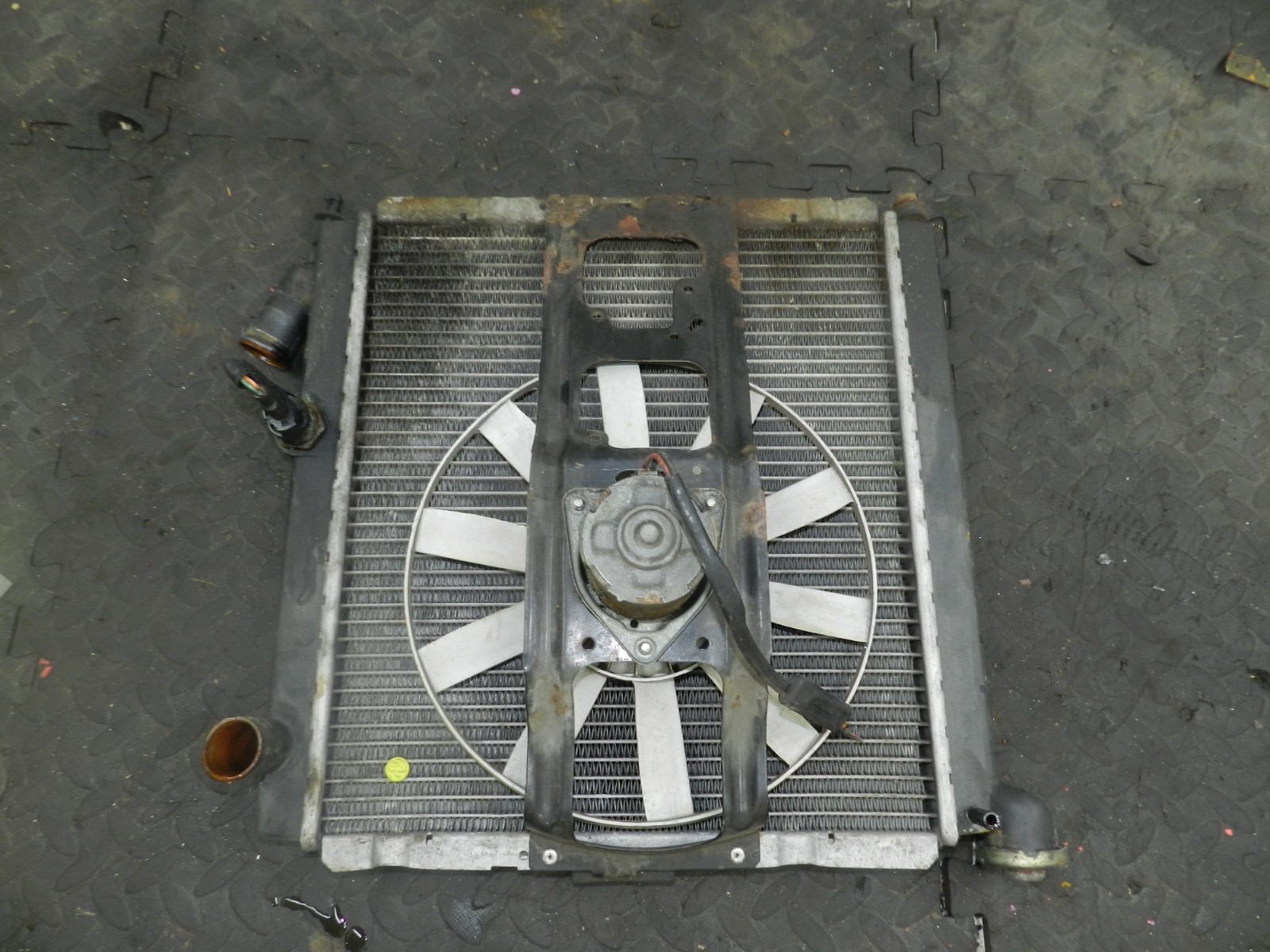 181. RENAULT 5 R5 NOT RS TURBO. COOLANT RADIATOR AND COOLING FAN - Image 2