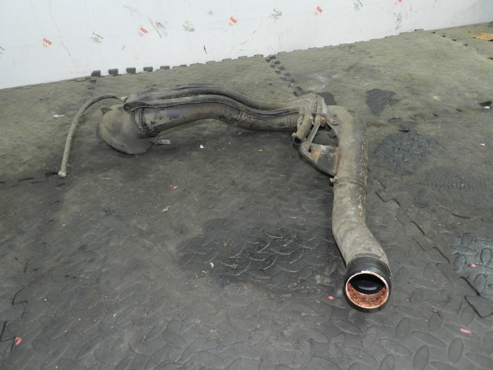 181. RENAULT 5 R5 NOT RS TURBO. PETROL FUEL FILL UP PIPE NO CAP INCLUDED - Image 4
