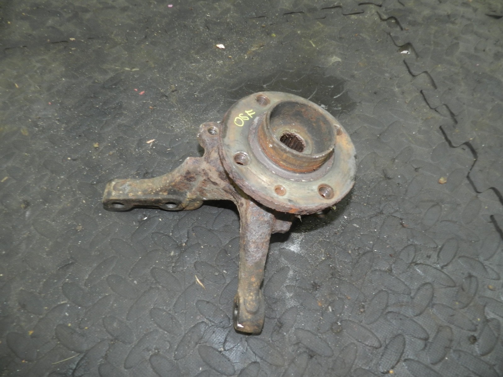 181. RENAULT 5 R5 NOT RS TURBO. DRVER SIDE FRONT WHEEL HUB STUB AXLE