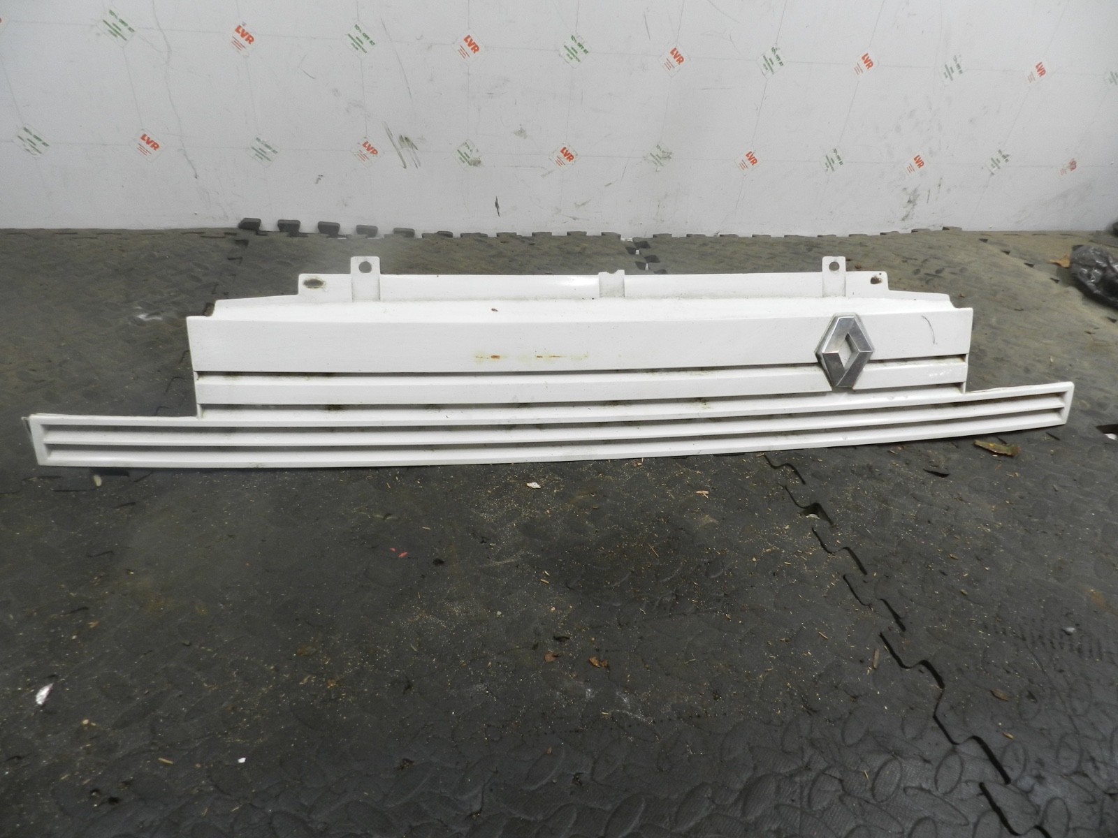 181. RENAULT 5 R5 NOT RS TURBO. FRONT GRILL GRILLE IN WHITE