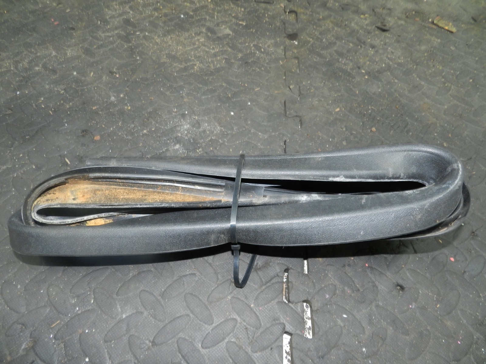 181. RENAULT 5 R5 NOT RS TURBO. SUNROOF WEATHER SEAL STRIP - Image 2