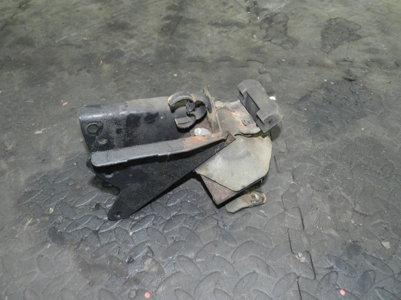 181. RENAULT 5 R5 NOT RS TURBO. ENGINE MOUNT - Image 2