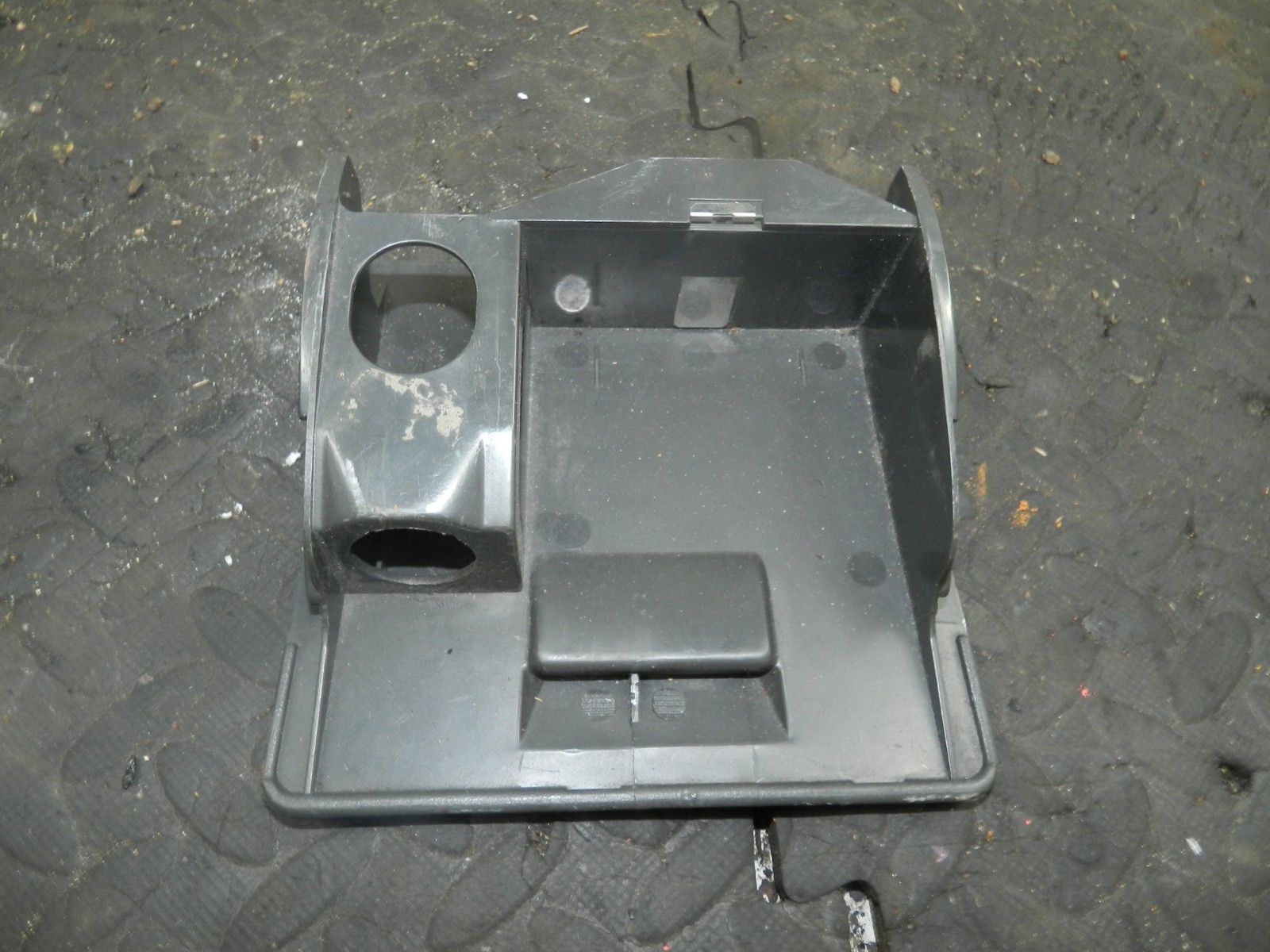 181. RENAULT 5 R5 NOT RS TURBO. ASH TRAY FRAME