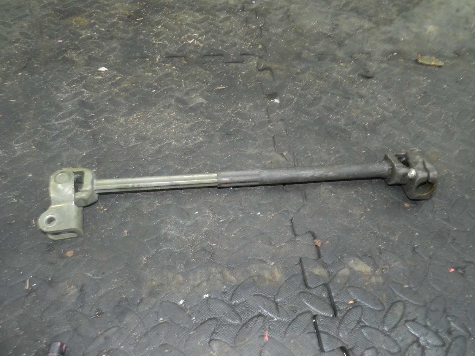 181. RENAULT 5 R5 NOT RS TURBO. STEERING COLUMN AND JOINTS