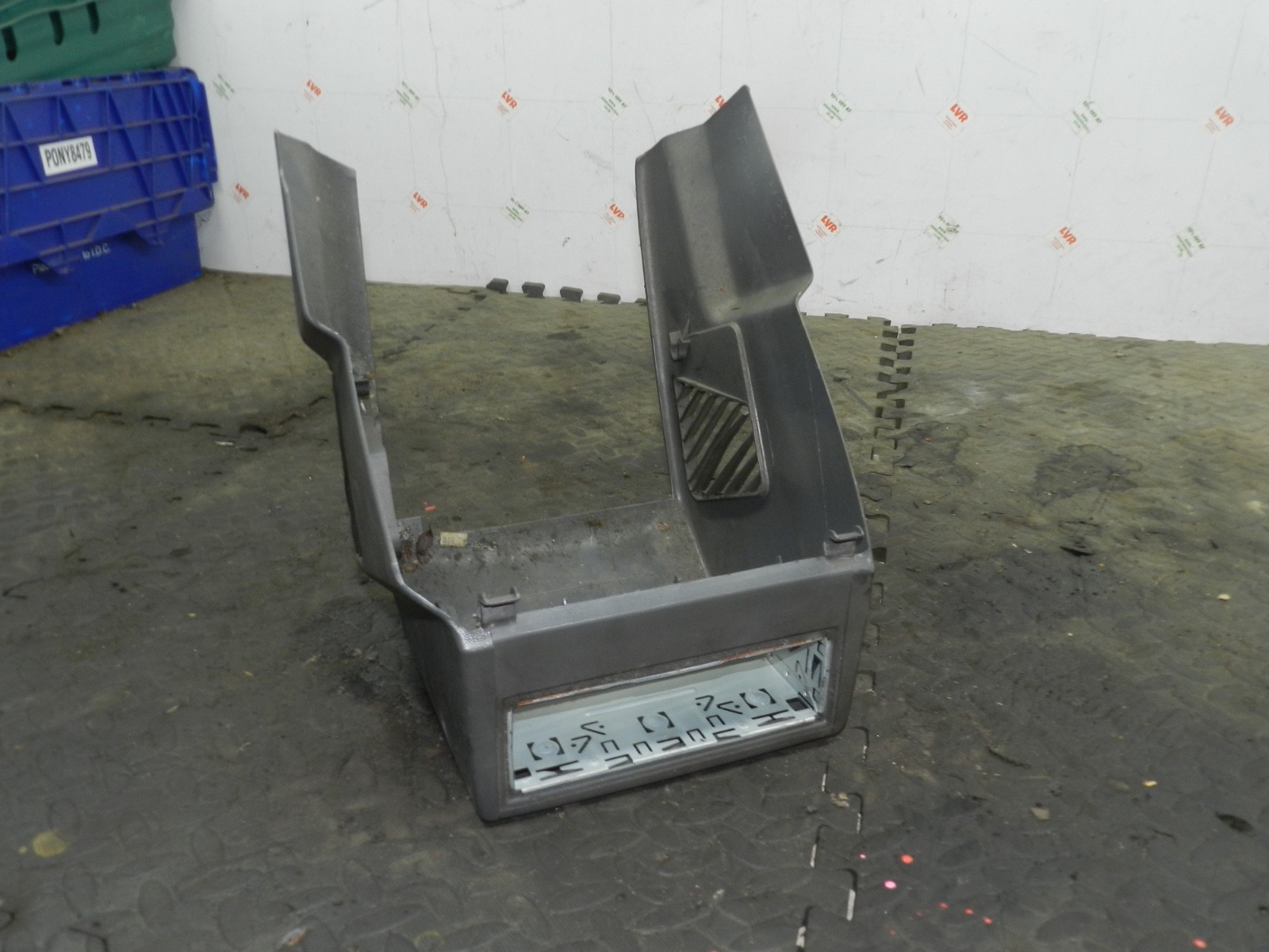 181. RENAULT 5 R5 NOT RS TURBO. CENTRE CONSOLE RADIO SURROUND