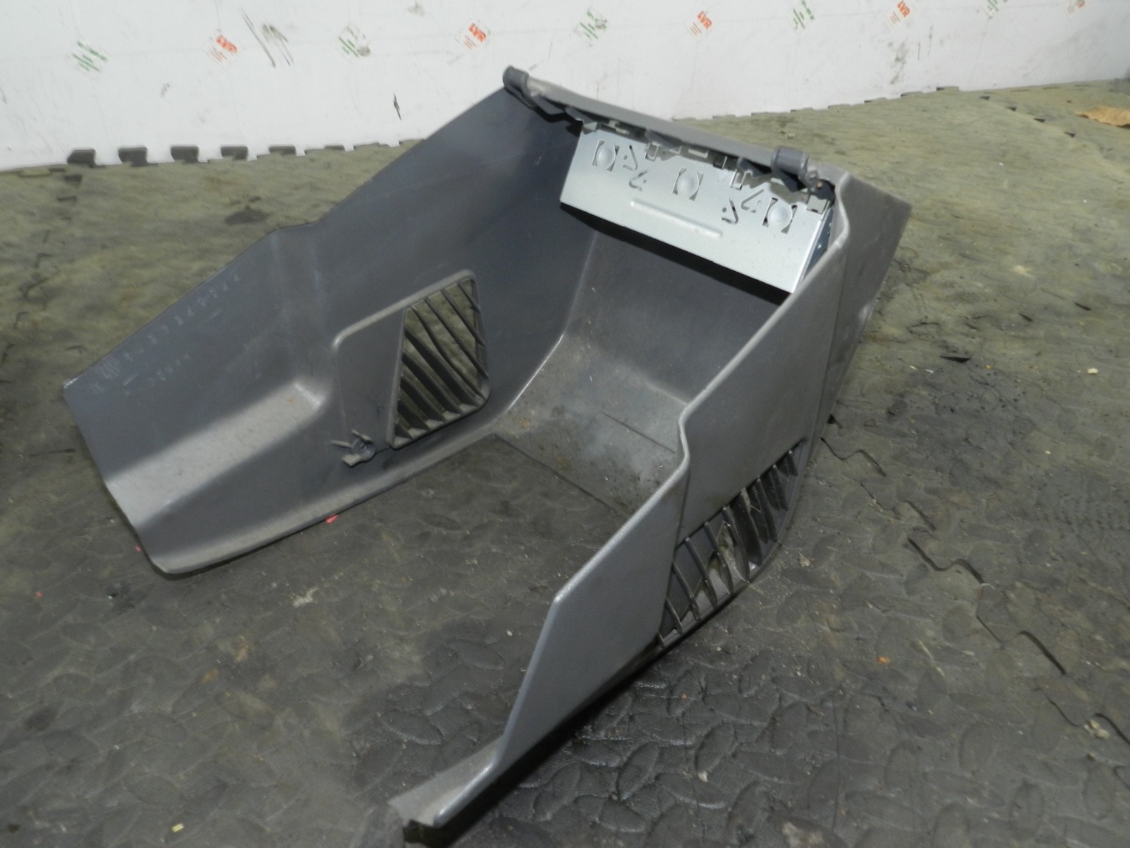 181. RENAULT 5 R5 NOT RS TURBO. CENTRE CONSOLE RADIO SURROUND - Image 2