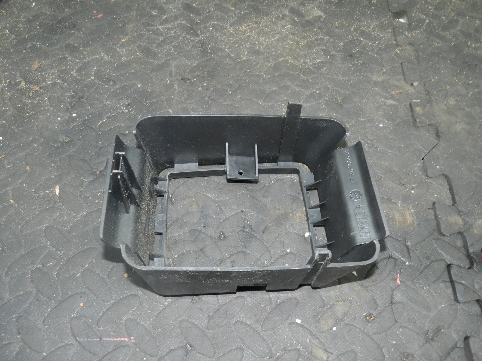 181. RENAULT 5 R5 NOT RS TURBO. 7700758639 GEAR LEVER SURROUND TRIM - Image 4