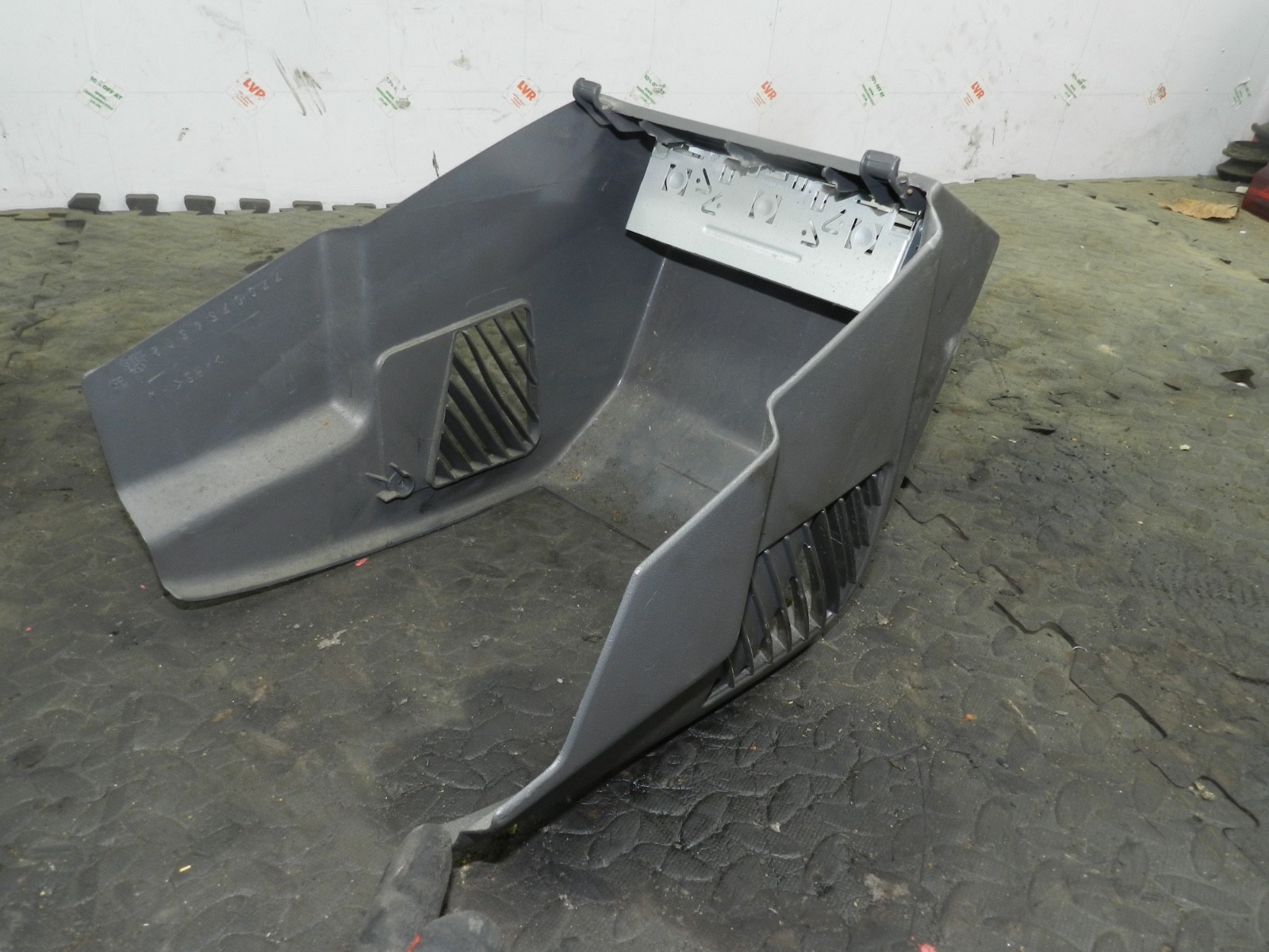 181. RENAULT 5 R5 NOT RS TURBO. CENTRE CONSOLE RADIO SURROUND - Image 3
