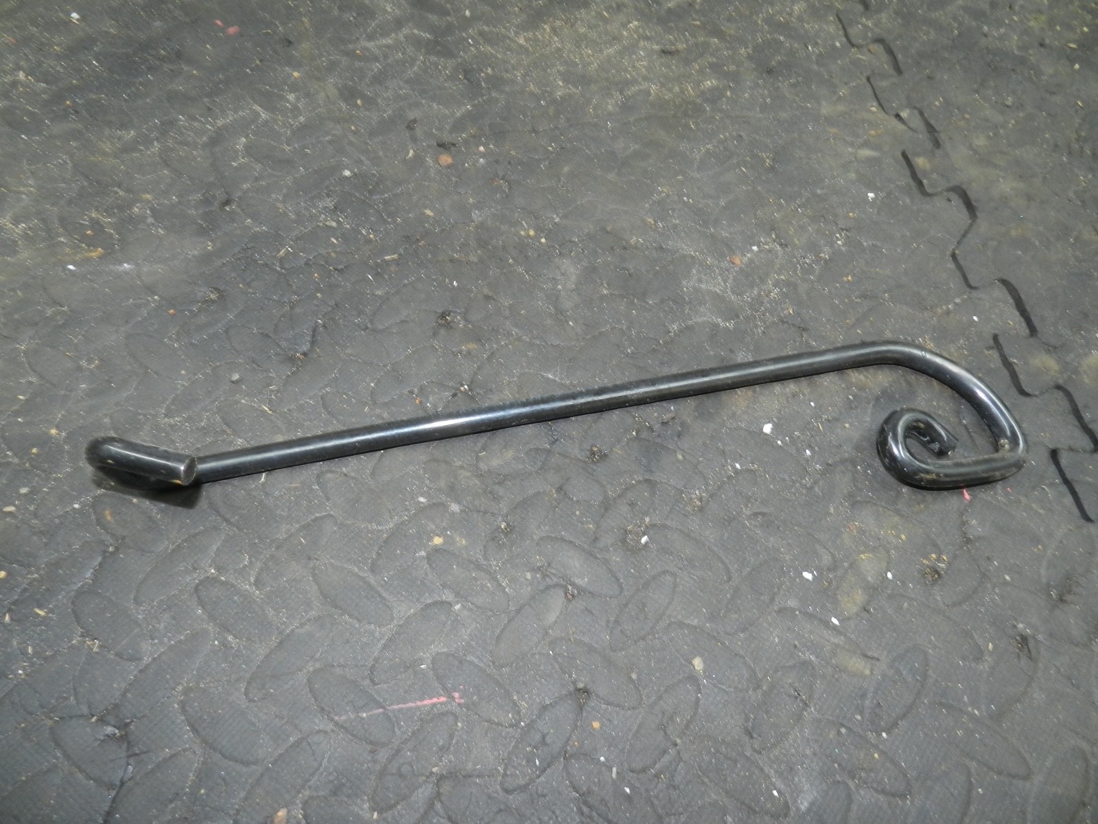 181. RENAULT 5 R5 NOT RS TURBO. FRONT SEAT BELT MOUNTING BAR DRIVER SIDE