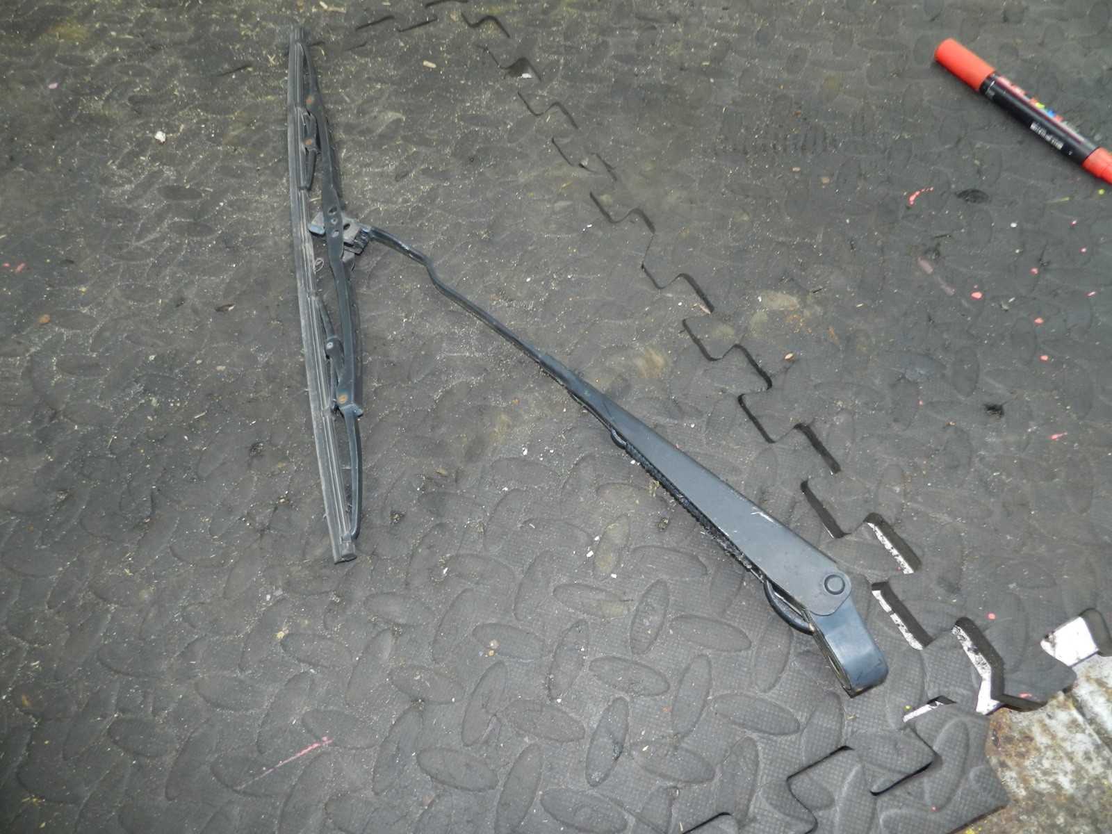 181. RENAULT 5 R5 NOT RS TURBO. PASSENGER SIDE WIPER ARM