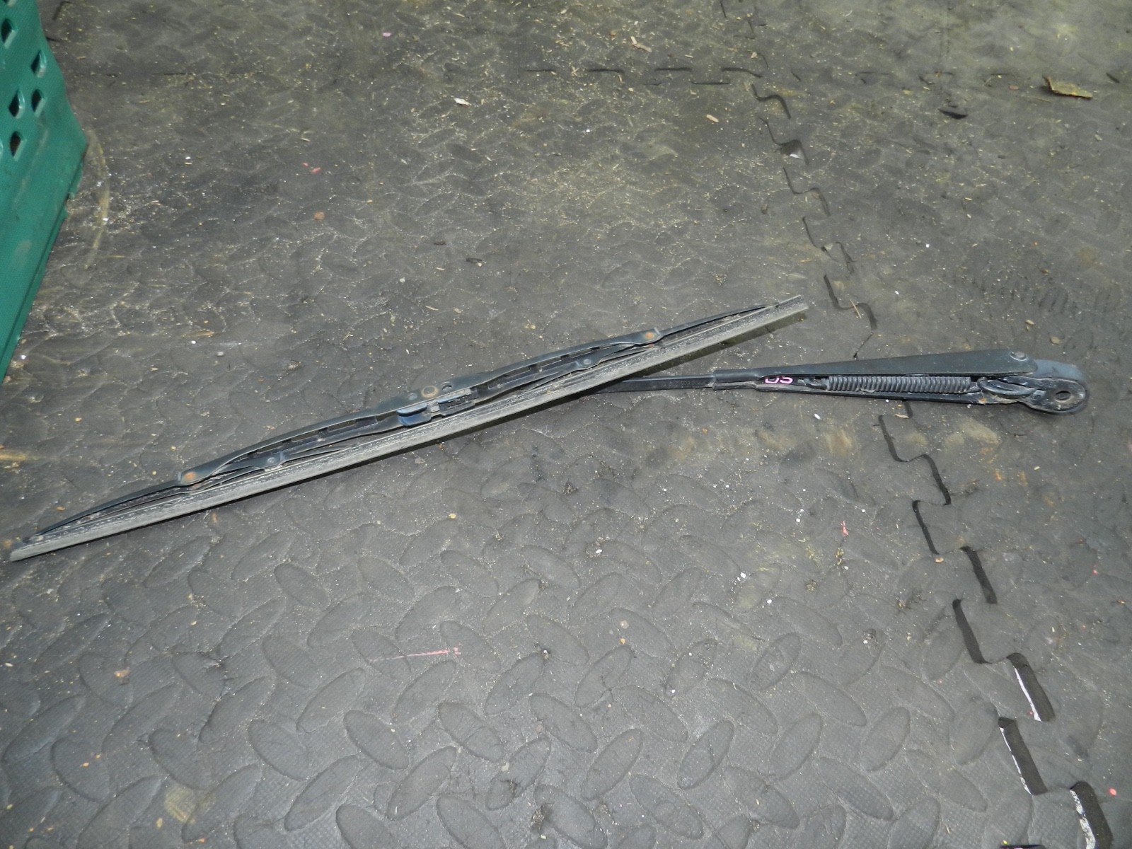 181. RENAULT 5 R5 NOT RS TURBO. DRIVER SIDE WIPER ARM