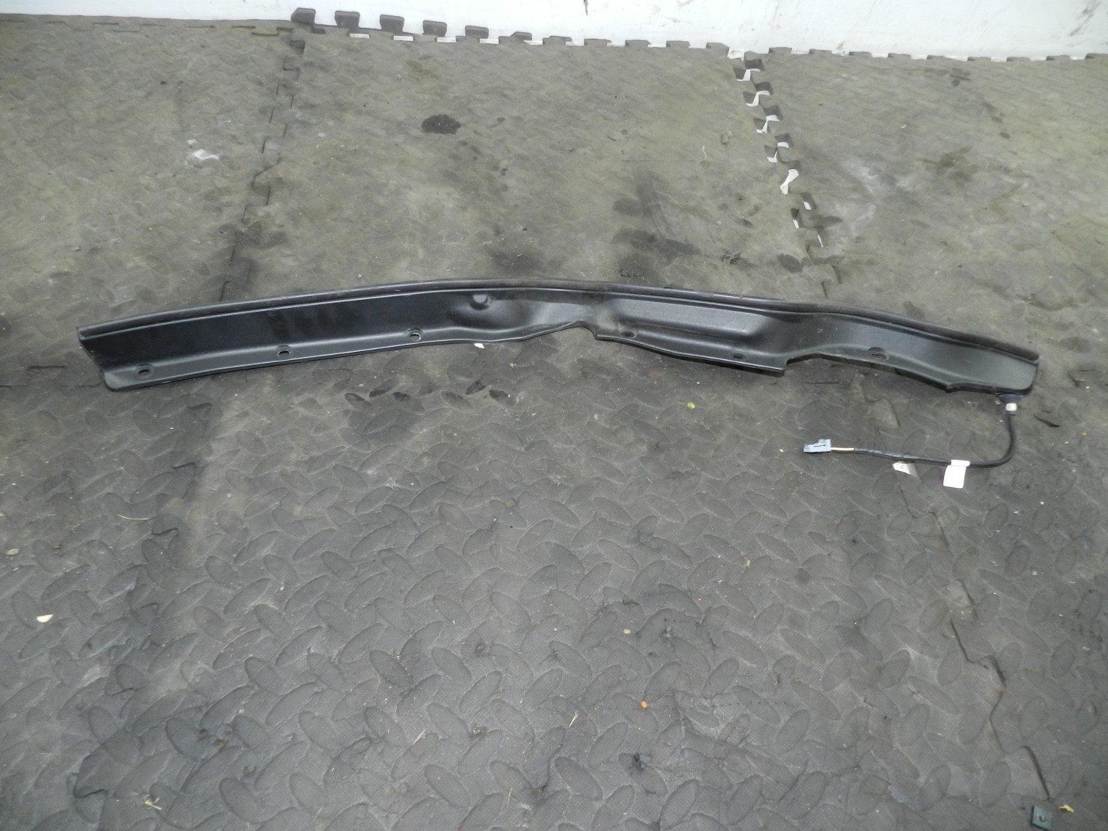 180. 2018 RENAULT KOLEOS MK2. BOOT LID TAILGATE PASSENGER SIDE TRIM SENSOR