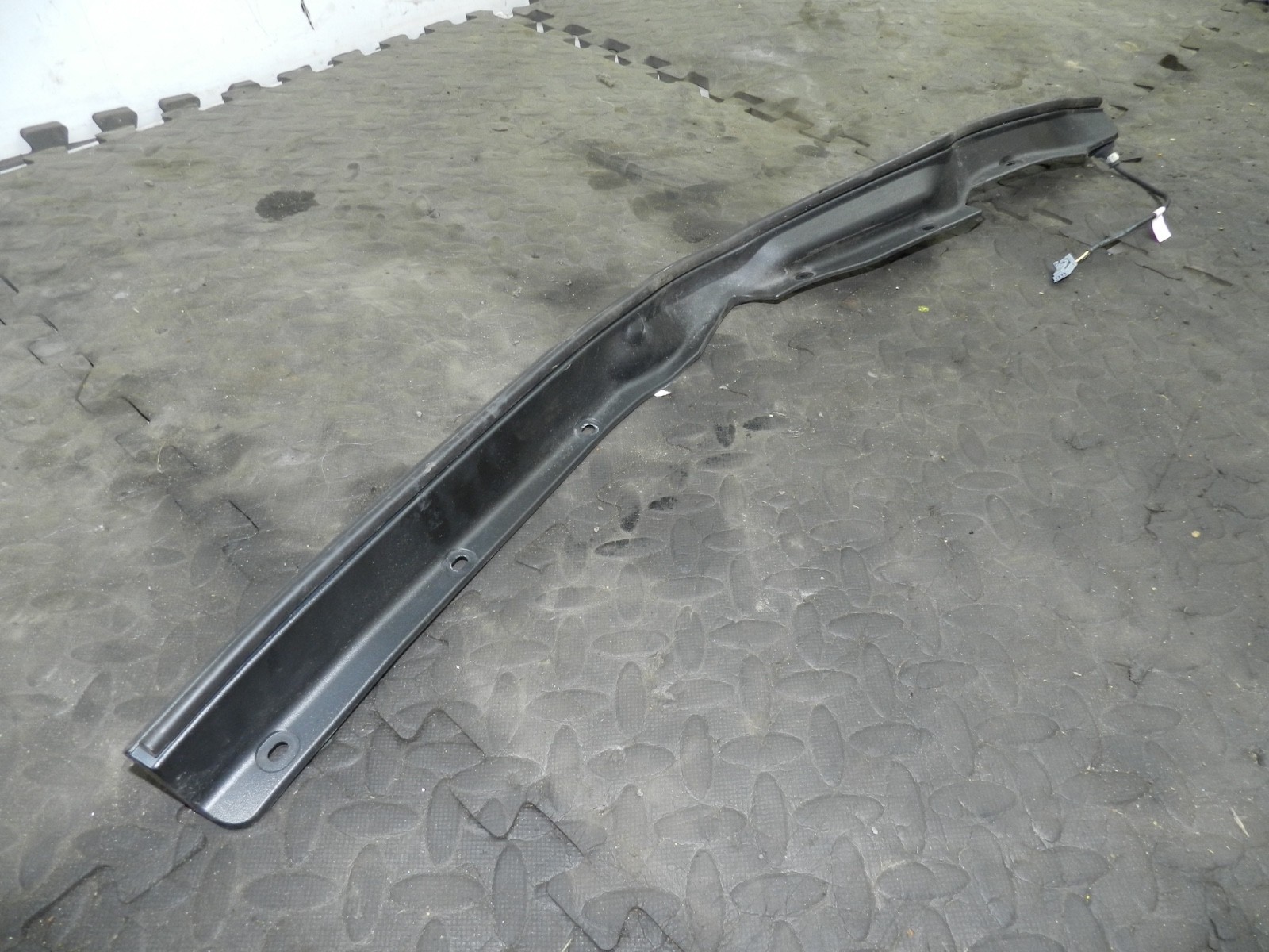 180. 2018 RENAULT KOLEOS MK2. BOOT LID TAILGATE PASSENGER SIDE TRIM SENSOR - Image 2