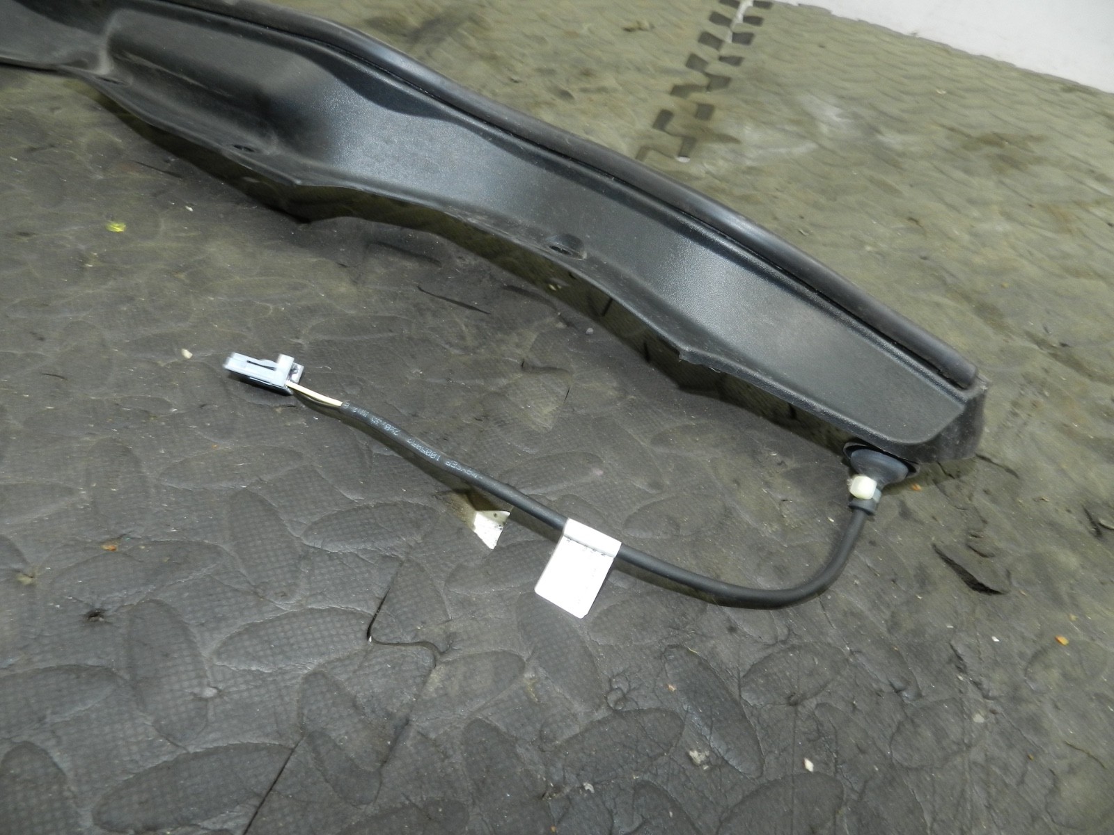 180. 2018 RENAULT KOLEOS MK2. BOOT LID TAILGATE PASSENGER SIDE TRIM SENSOR - Image 3