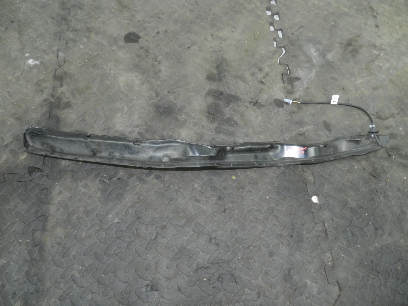 180. 2018 RENAULT KOLEOS MK2. BOOT LID TAILGATE PASSENGER SIDE TRIM SENSOR - Image 4