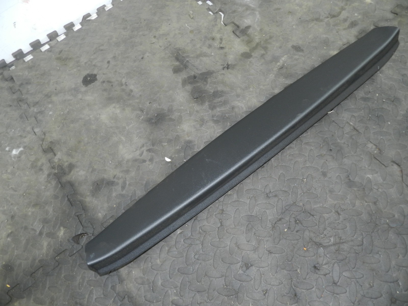 180. 2018 RENAULT KOLEOS MK2. BOOT LID TAILGATE UPPER TRIM PANEL