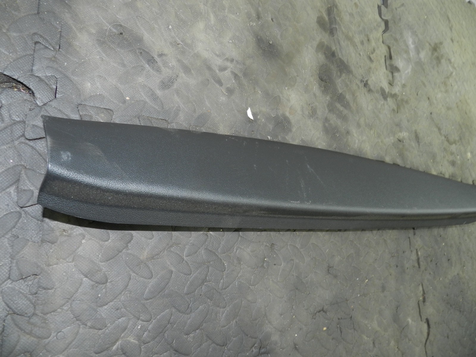 180. 2018 RENAULT KOLEOS MK2. BOOT LID TAILGATE UPPER TRIM PANEL - Image 2