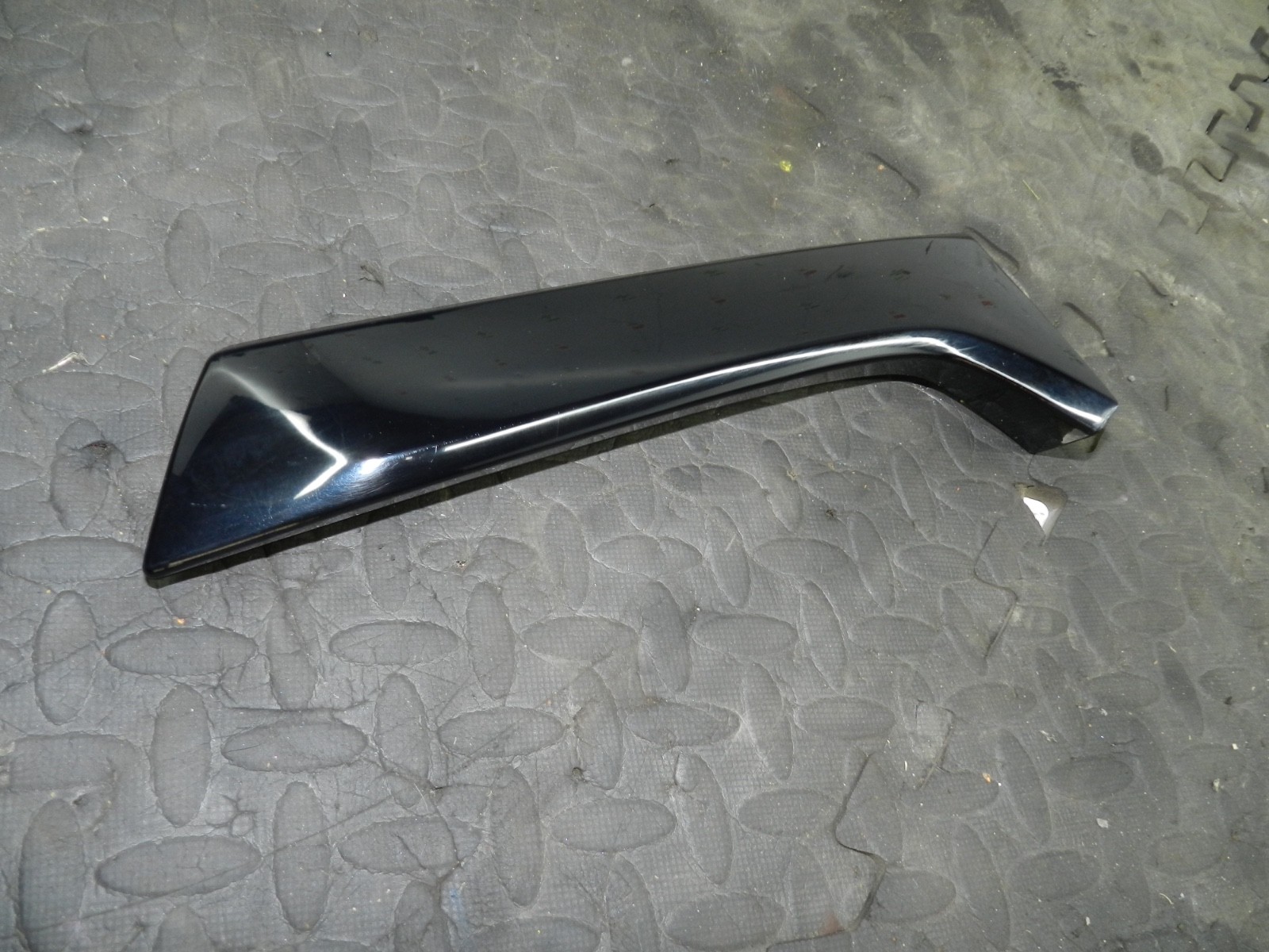 180. 2018 RENAULT KOLEOS MK2 BOOT LID TAIL GATE PASSENGER TRIM PANEL GLASS BLOCK