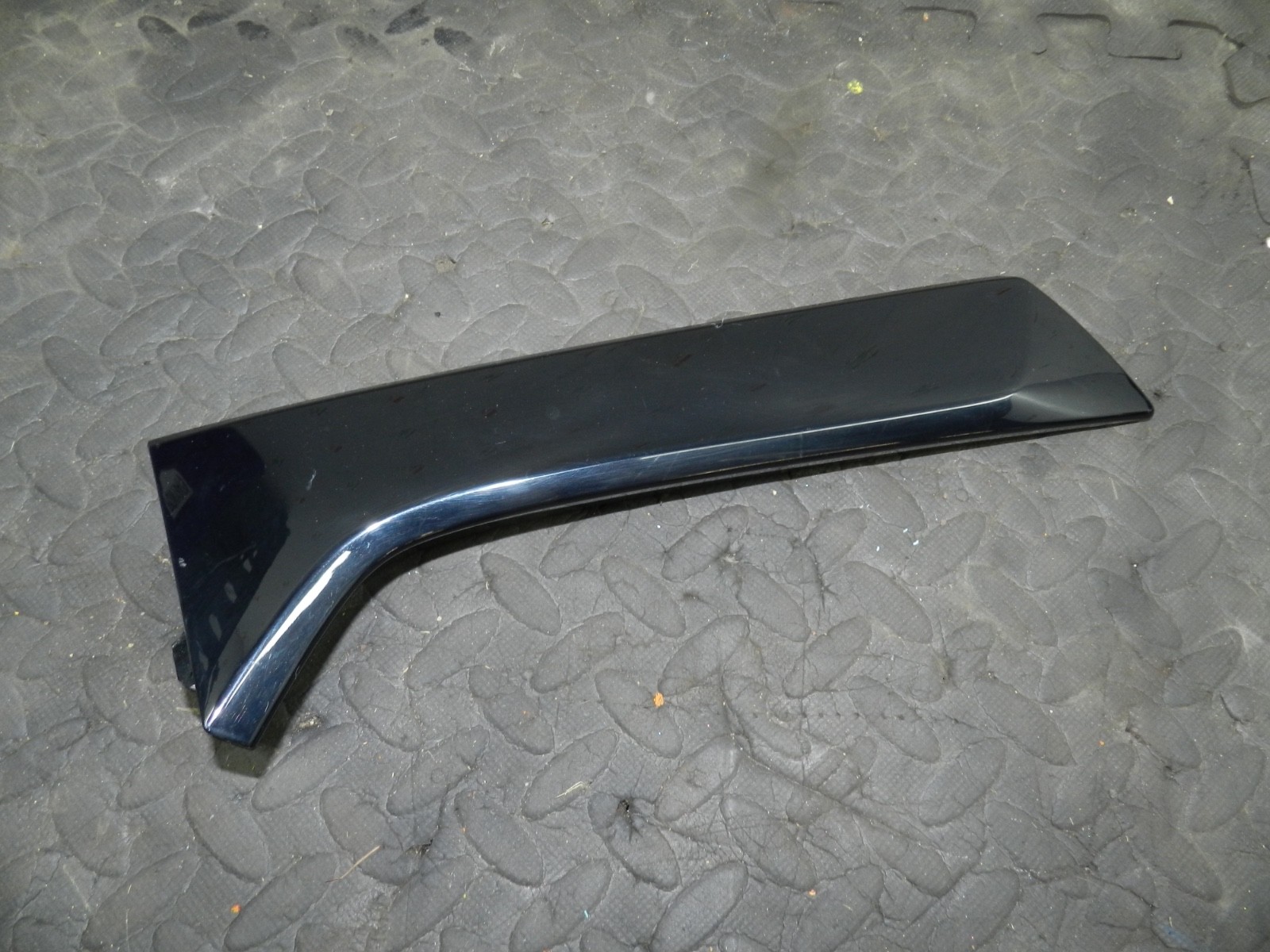 180. 2018 RENAULT KOLEOS MK2 BOOT LID TAIL GATE DRIVER TRIM PANEL GLASS BLOCK