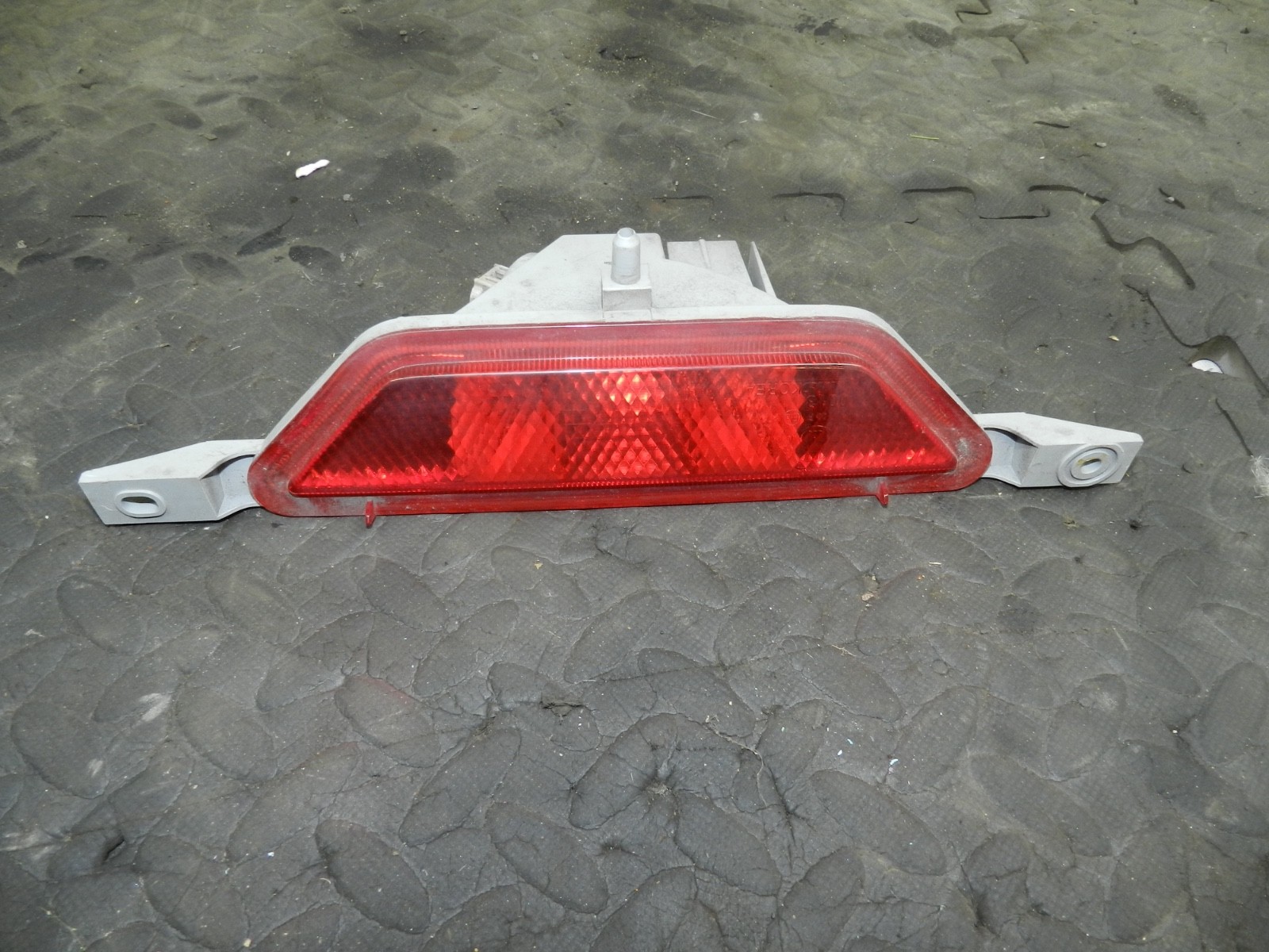 180. 2018 RENAULT KOLEOS MK2. REAR BUMPER FOG LIGHT