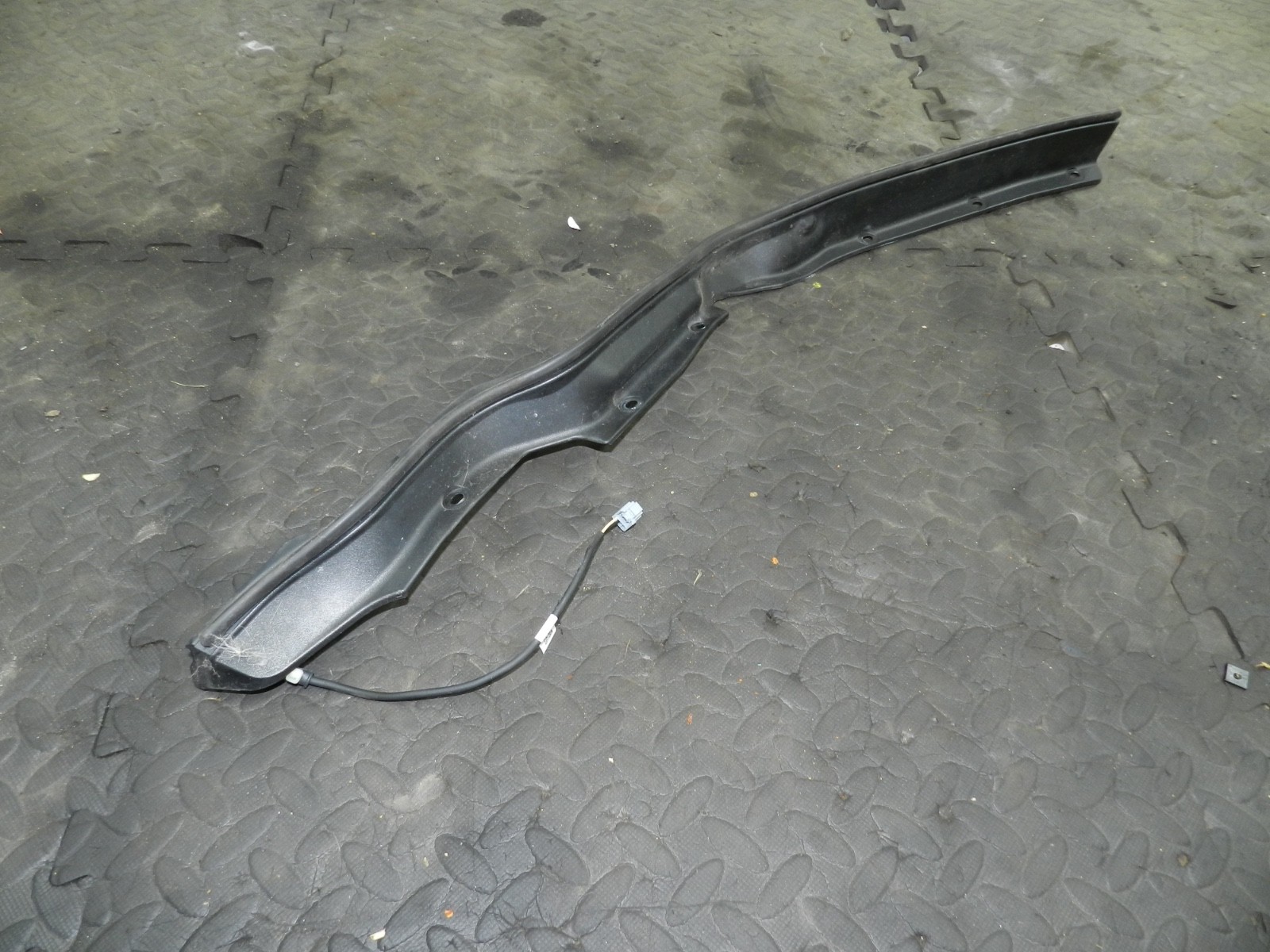 180. 2018 RENAULT KOLEOS MK2. BOOT LID TAILGATE DRIVER SIDE TRIM SENSOR
