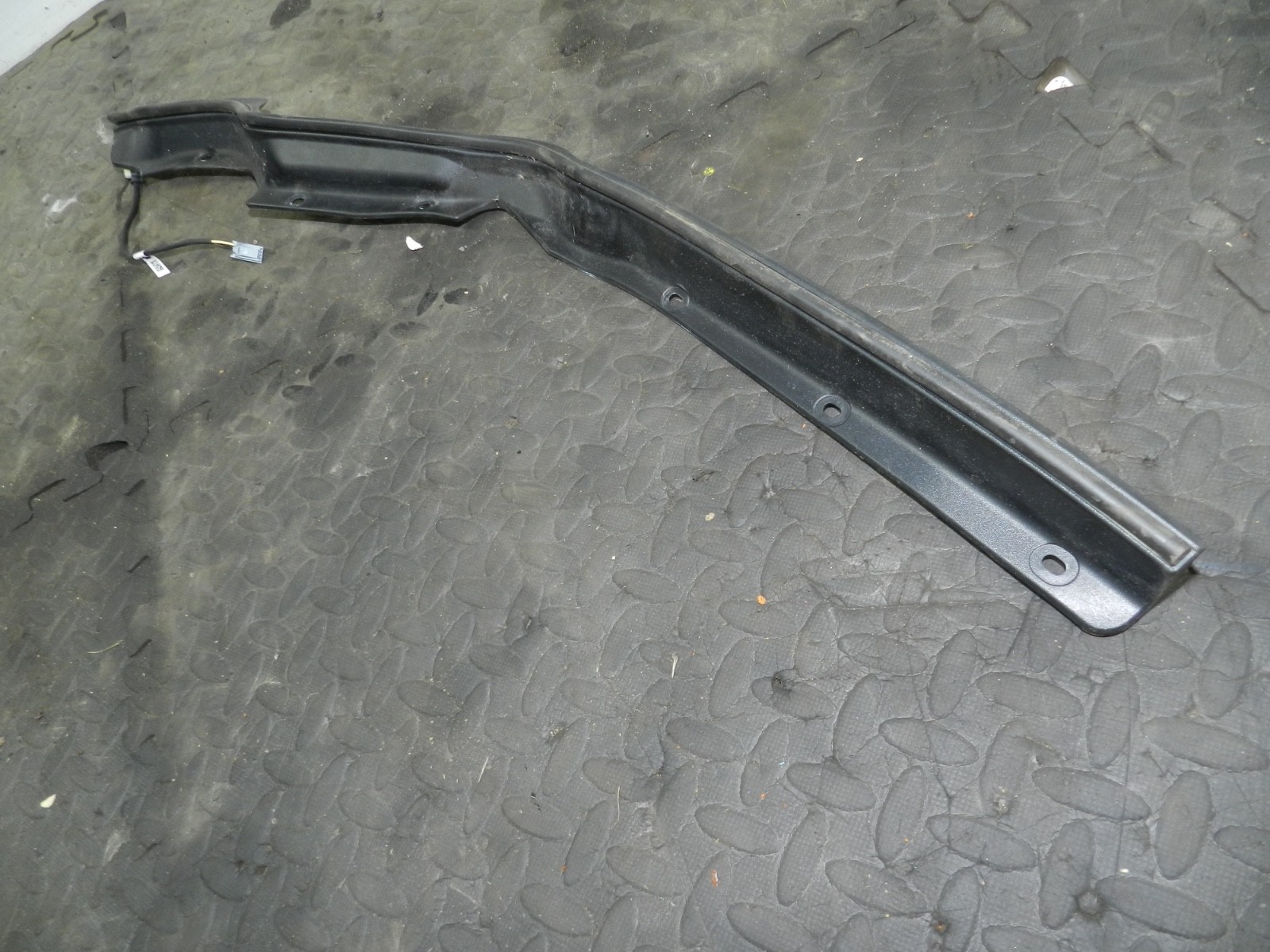 180. 2018 RENAULT KOLEOS MK2. BOOT LID TAILGATE DRIVER SIDE TRIM SENSOR - Image 2