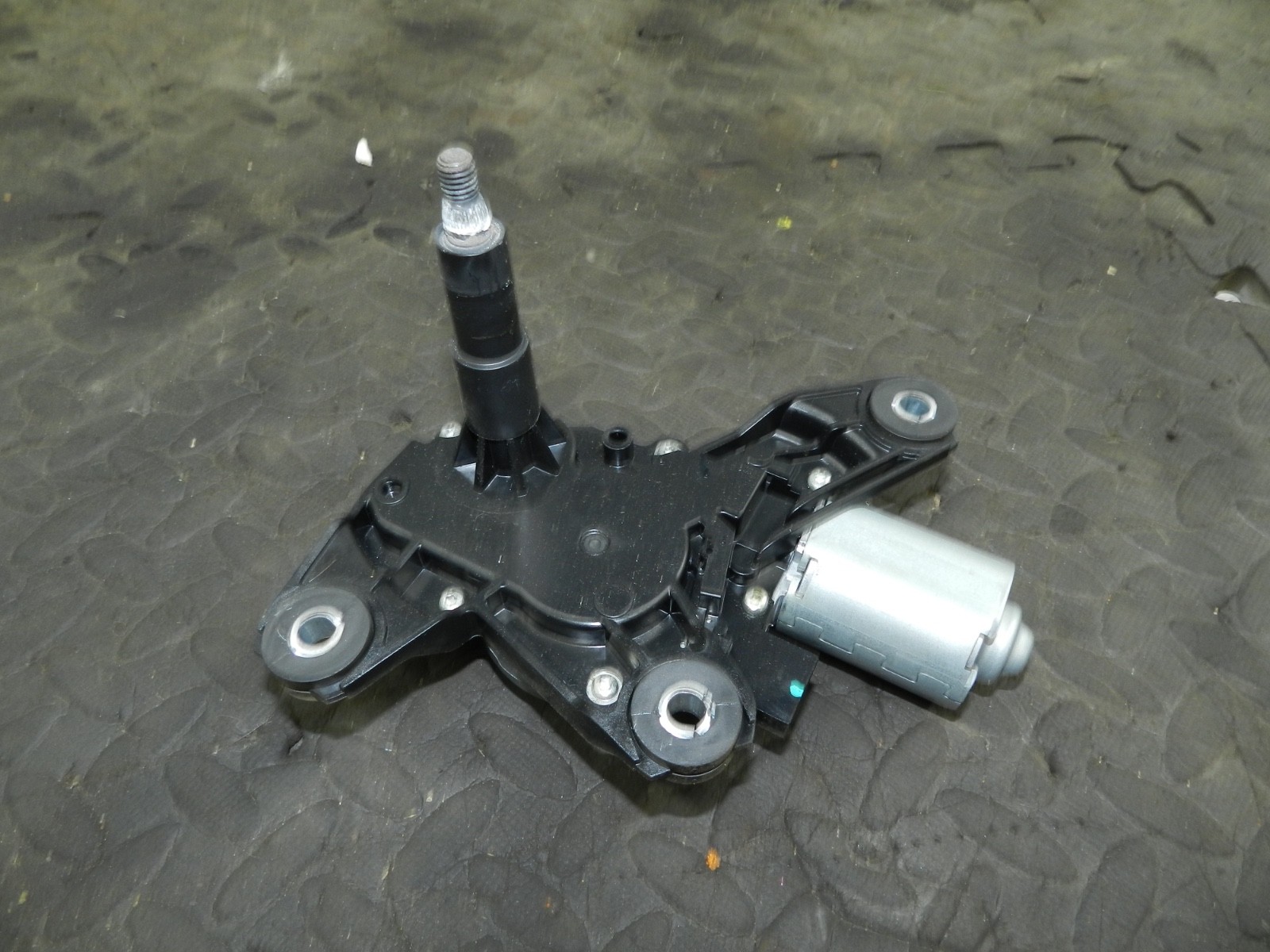 180. 2018 RENAULT KOLEOS MK2. BOOT LID TAIL GATE REAR WIPER MOTOR
